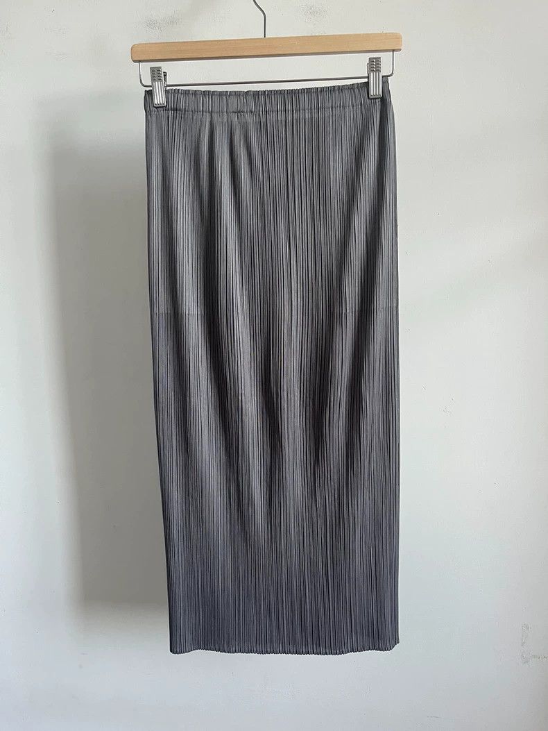 Issey Miyake Issey Miyake size:3 Grey pleated skirt Size 22" - 2 Thumbnail