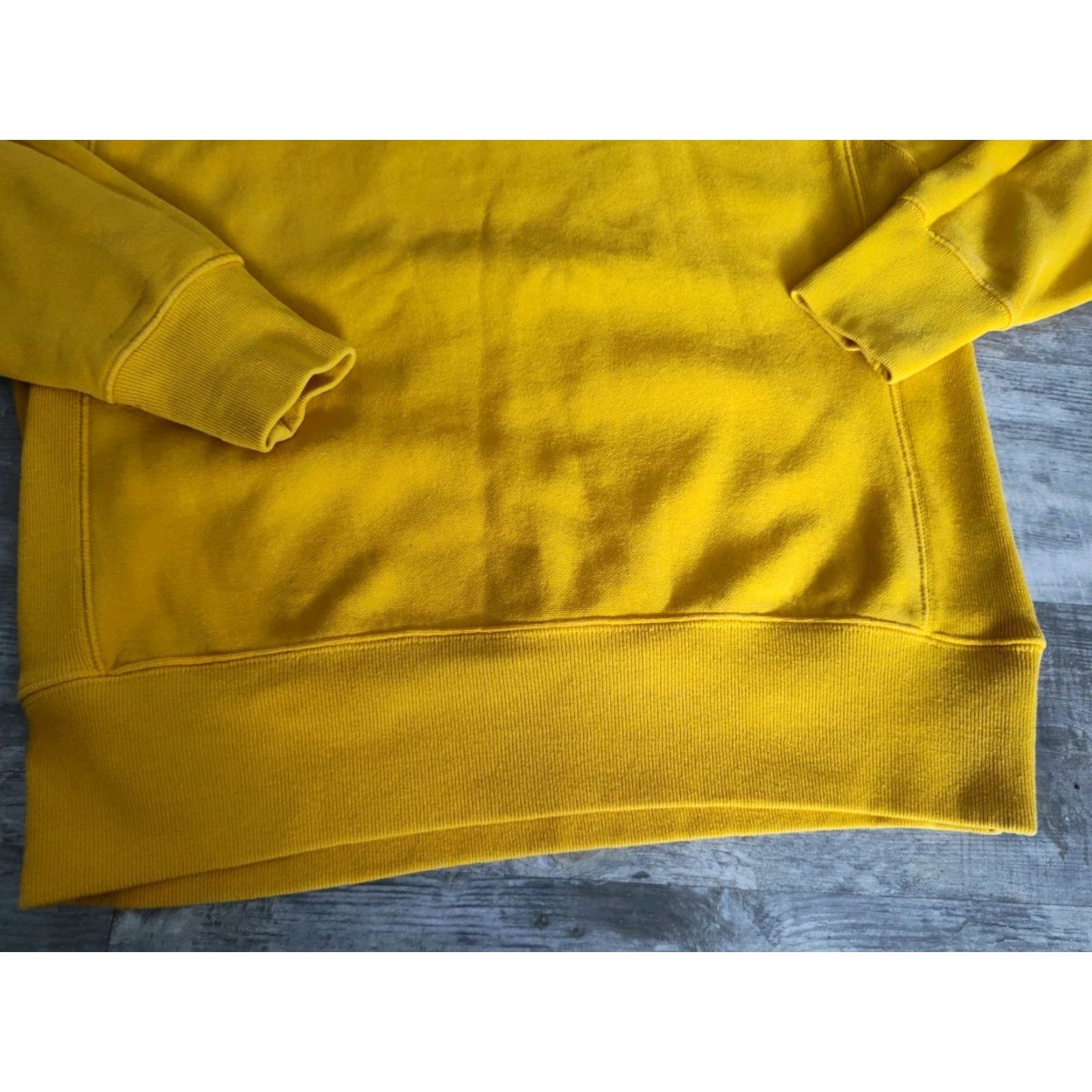 Champion VINTAGE Champion Sweatshirt Men’s Medium Crew Neck Fleece Yellow Gold 90s Sport Casual Size US M / EU 48-50 / 2 - 2 Thumbnail