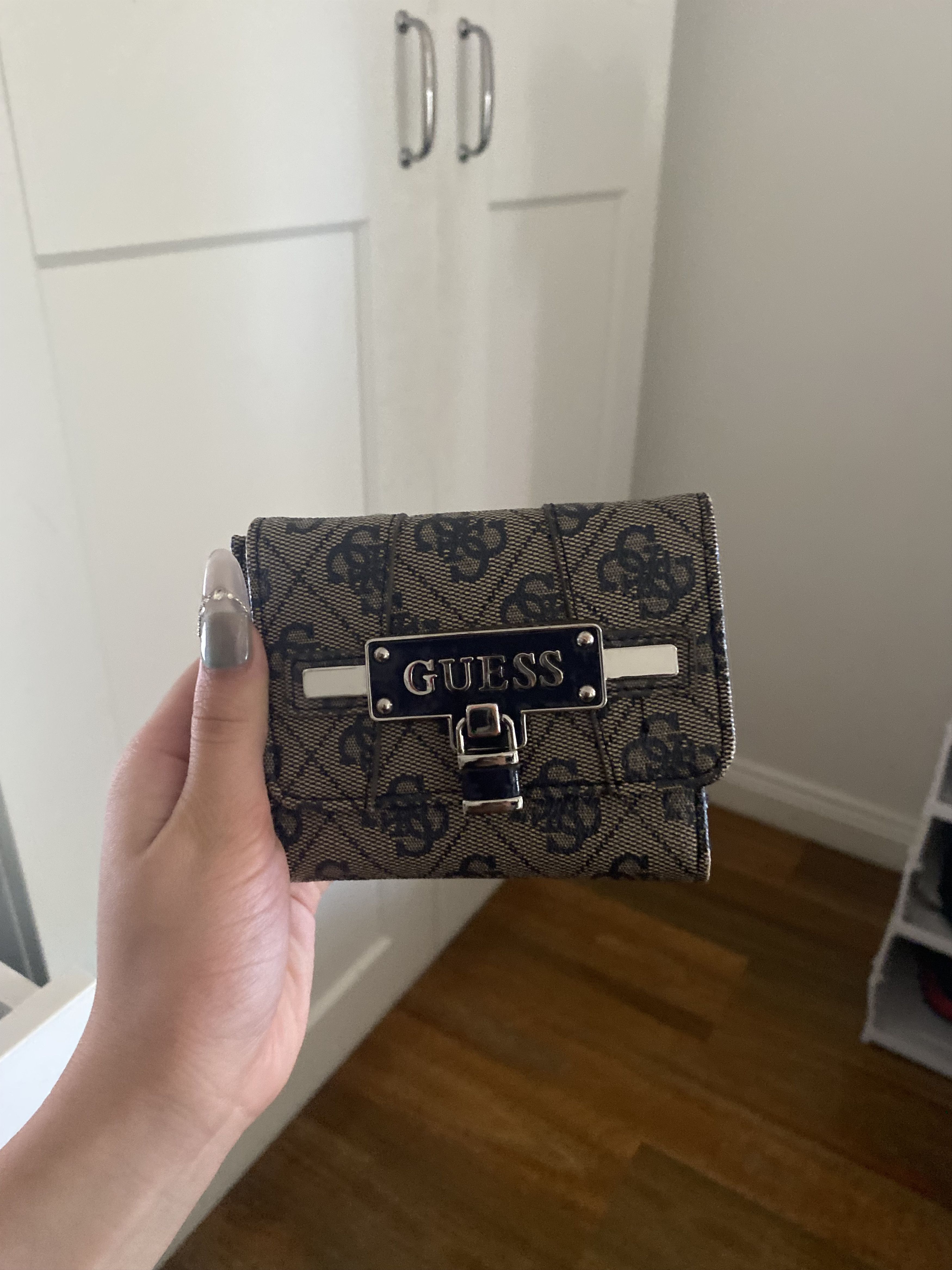 Guess Vintage Guess purse/wallet Size ONE SIZE - 1 Thumbnail