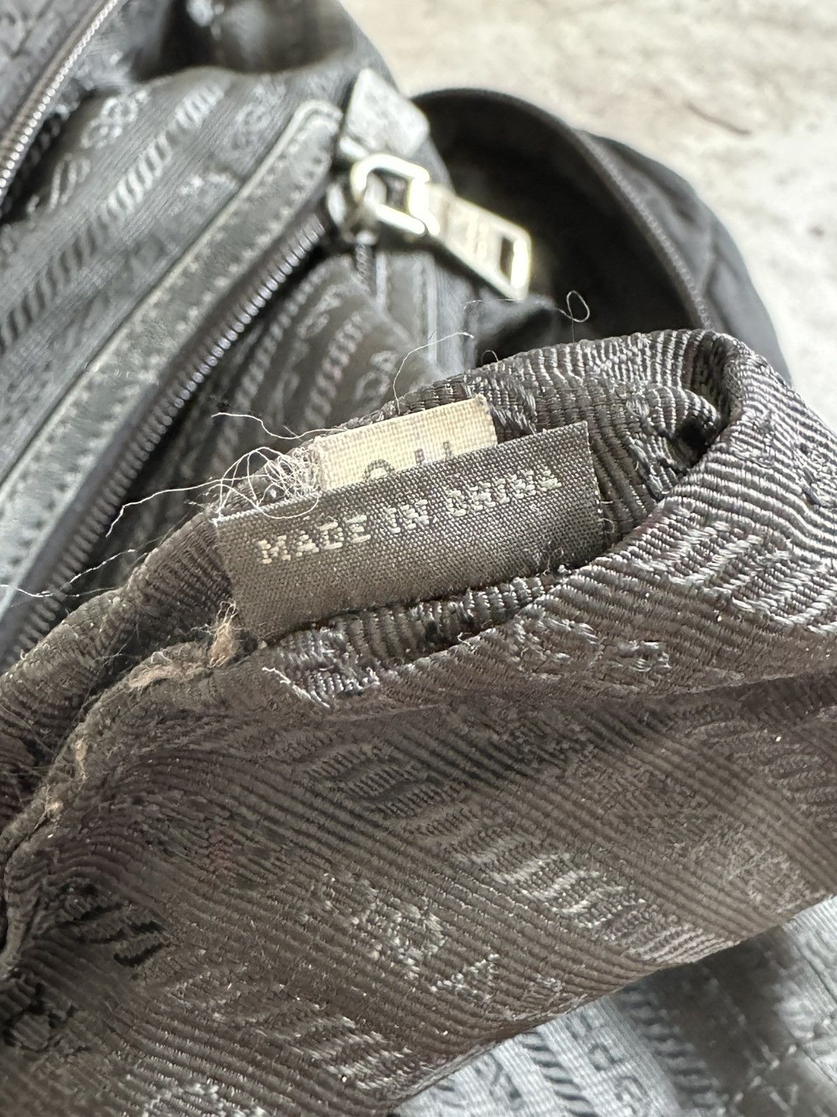 Prada Prada Black Quilted handbag with triangle Size ONE SIZE - 11 Thumbnail