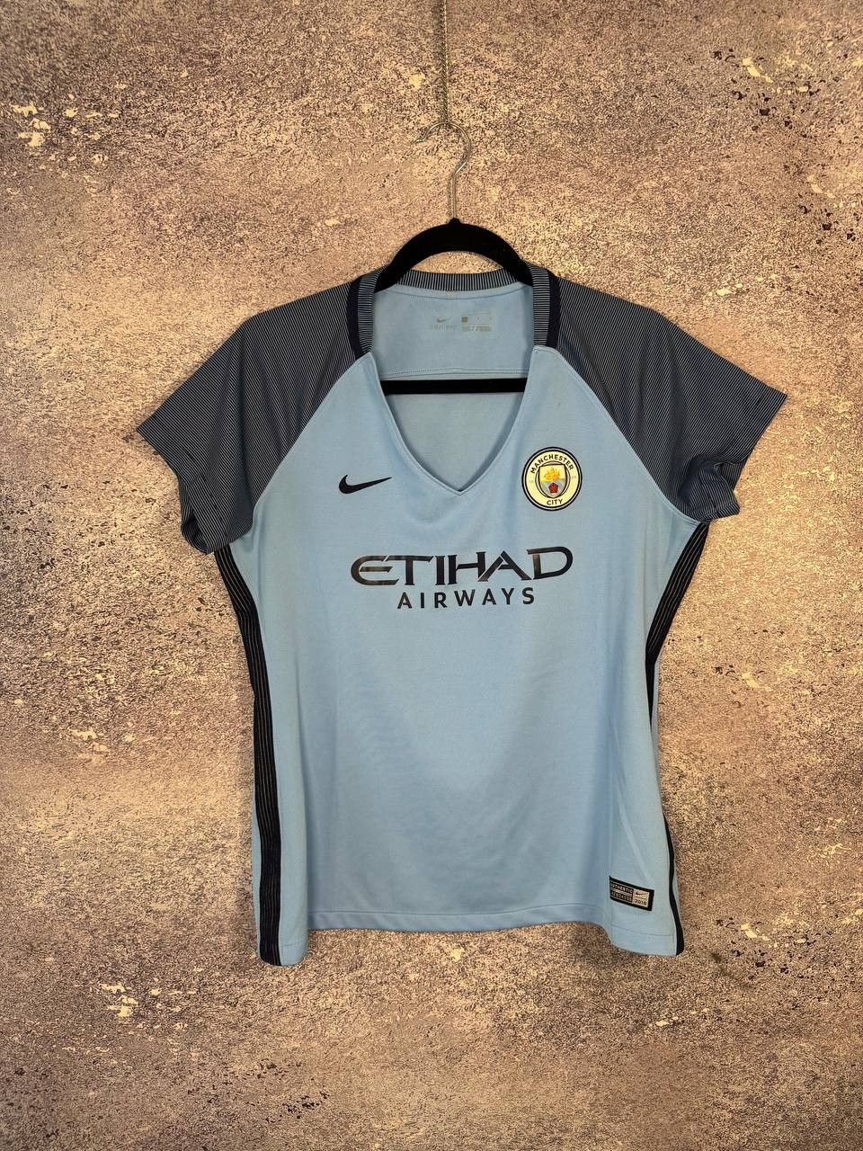 Nike Women's Vintage Manchester City 2016/17 Nike Jersey Size US L / EU 52-54 / 3 - 1 Thumbnail