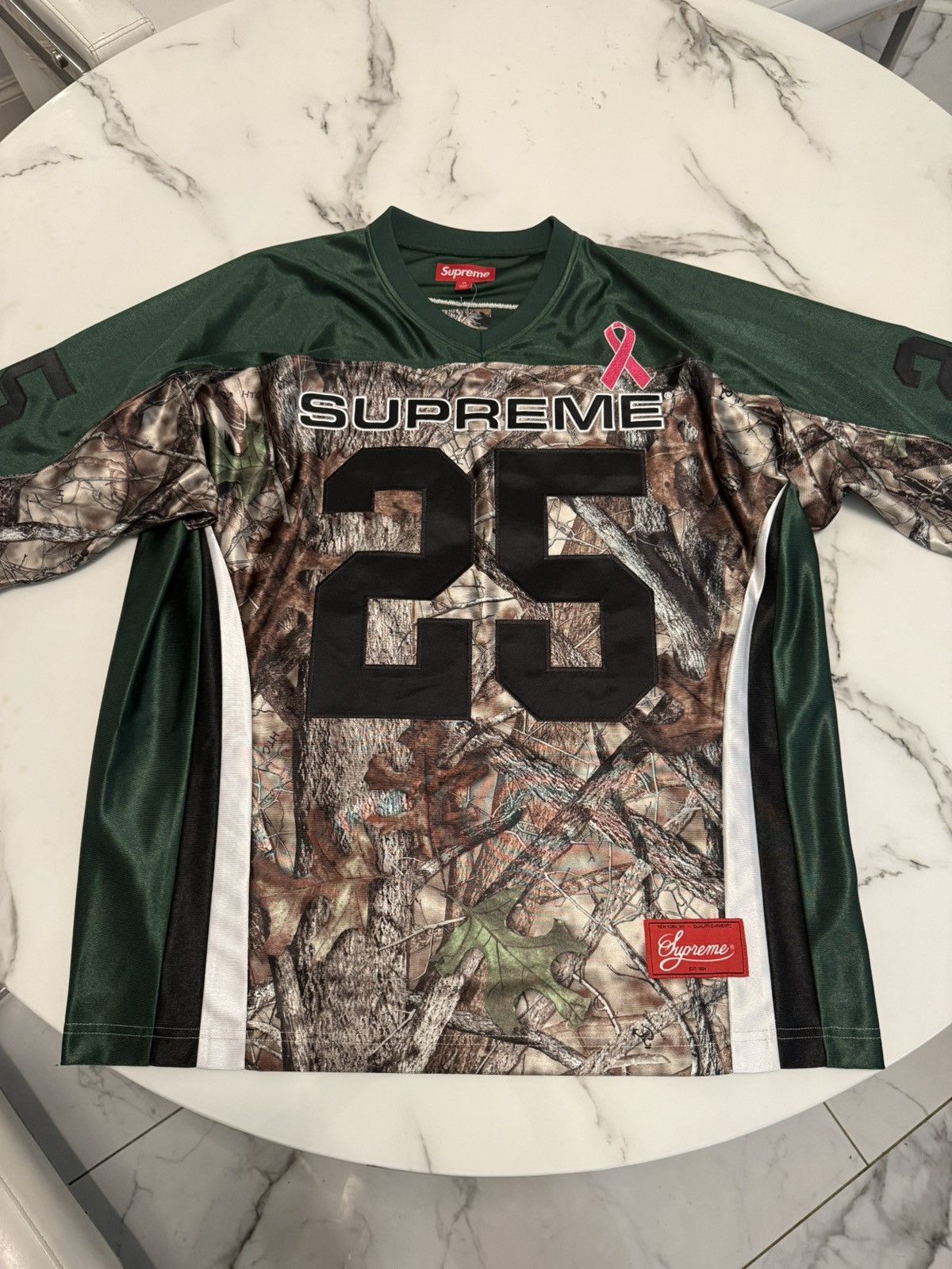 Supreme Supreme breast cancer awareness football jersey Size US M / EU 48-50 / 2 - 1 Thumbnail