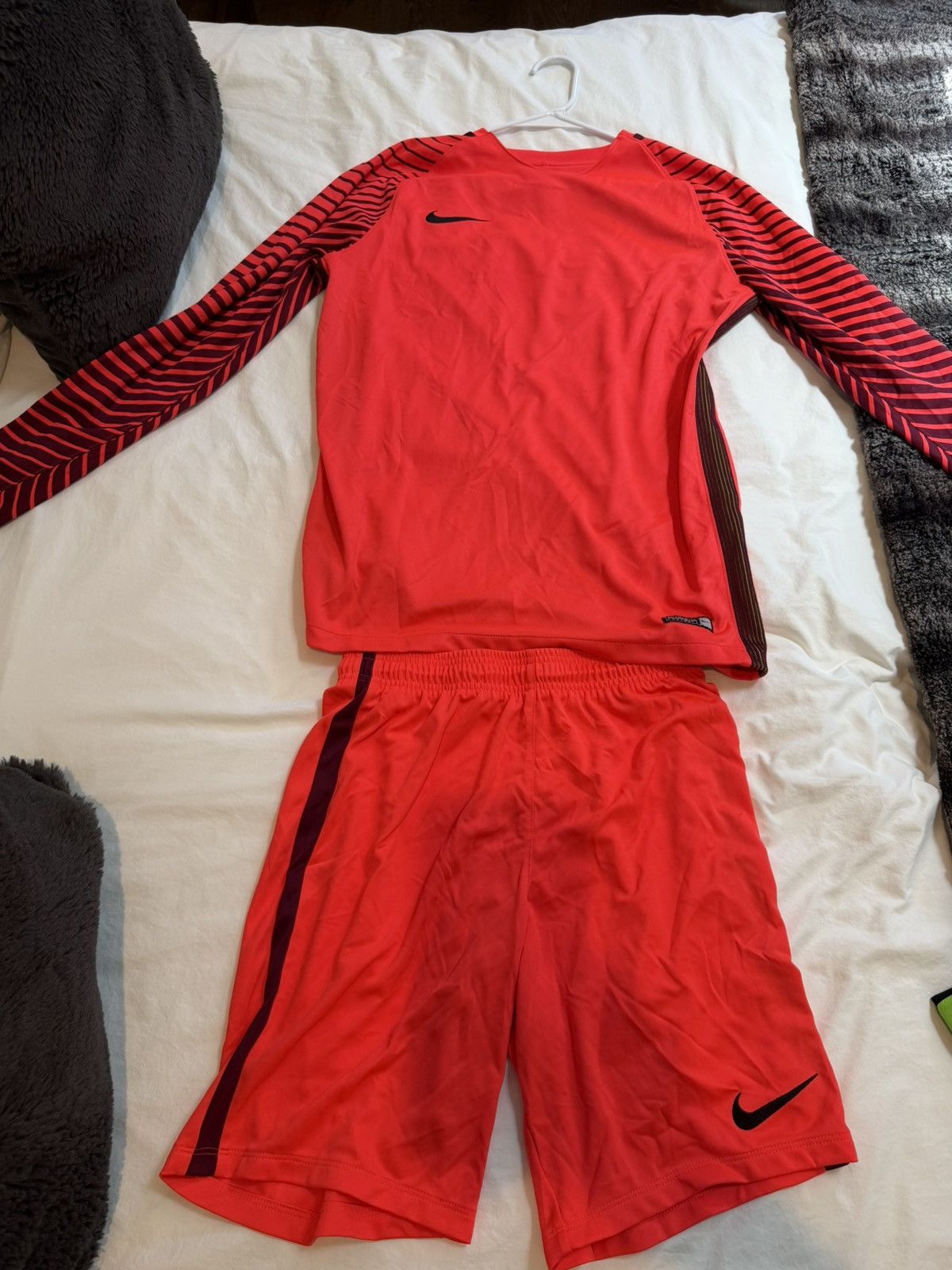 Nike Nike Goalkeeper Full Kit Size US M / EU 48-50 / 2 - 7 Thumbnail