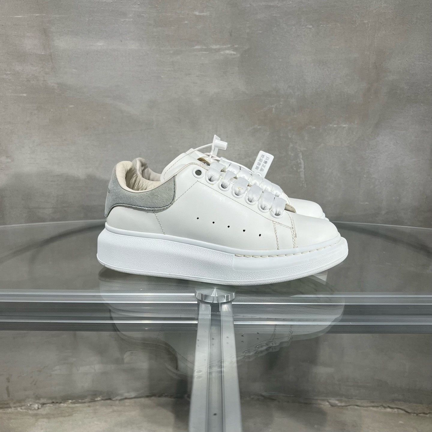 Alexander McQueen ALEXANDER MCQUEEN White shoes with blue heels| Size US 4.5 / IT 34.5 - 2 Thumbnail