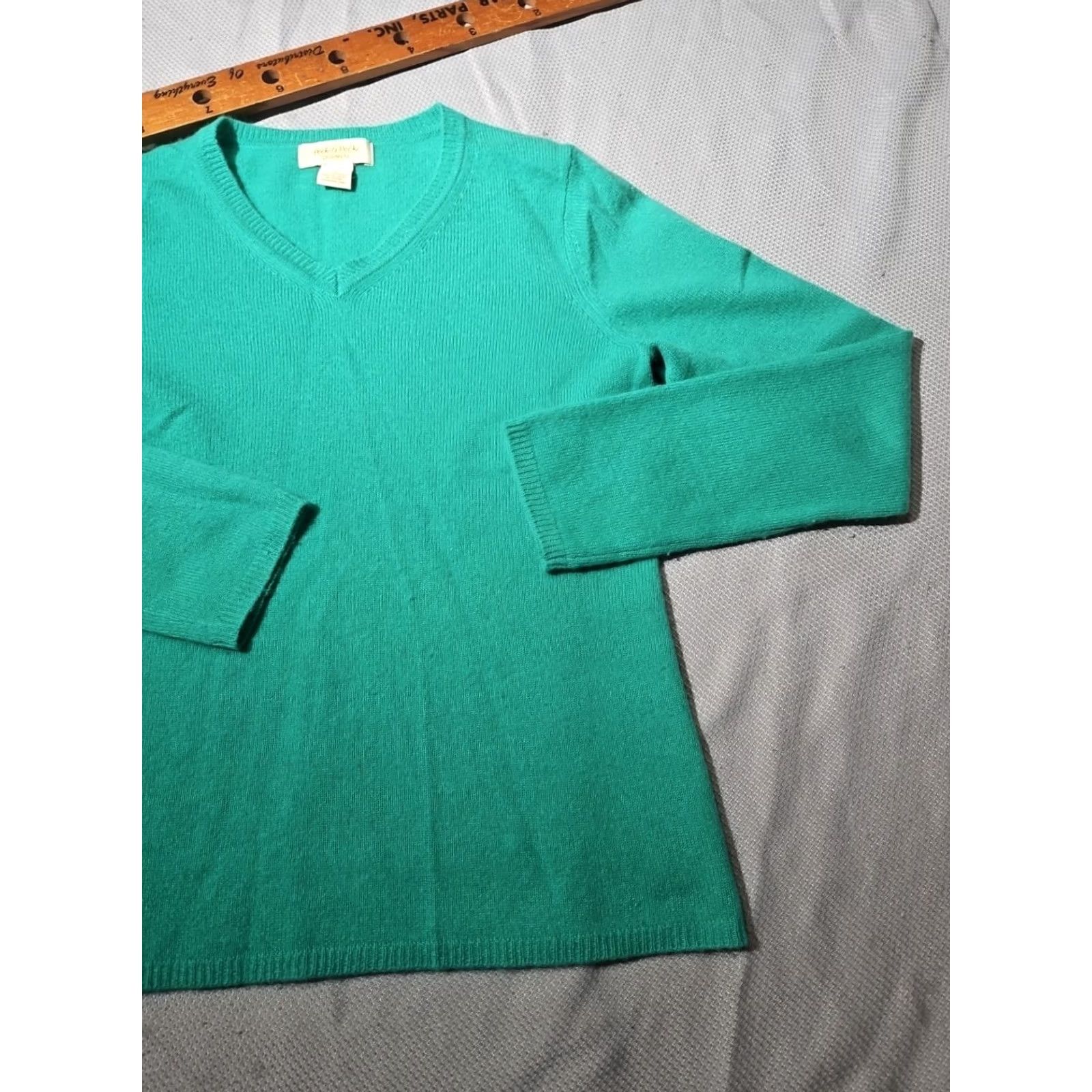 Vintage Peck & Peck Sweater Womens Medium Green Cashmere VNeck 2-Ply Quiet Luxury Soft Pullover Regular Lightweight All Seasons Kn 95% 0 Size M / US 6-8 / IT 42-44 - 3 Thumbnail