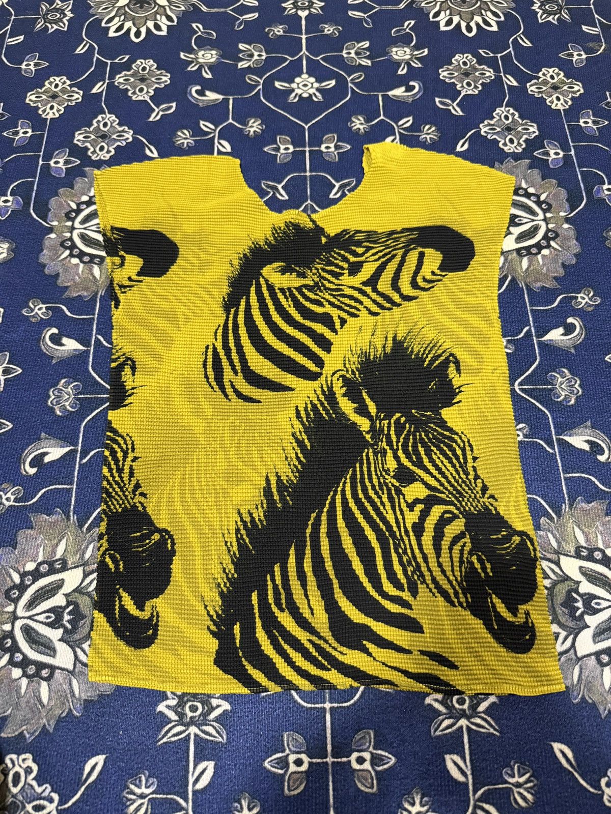 Issey Miyake S/S 2014 me Issey Miyake Pleated Top Yellow and Black Zebra Size XS / US 0-2 / IT 36-38 - 1 Thumbnail