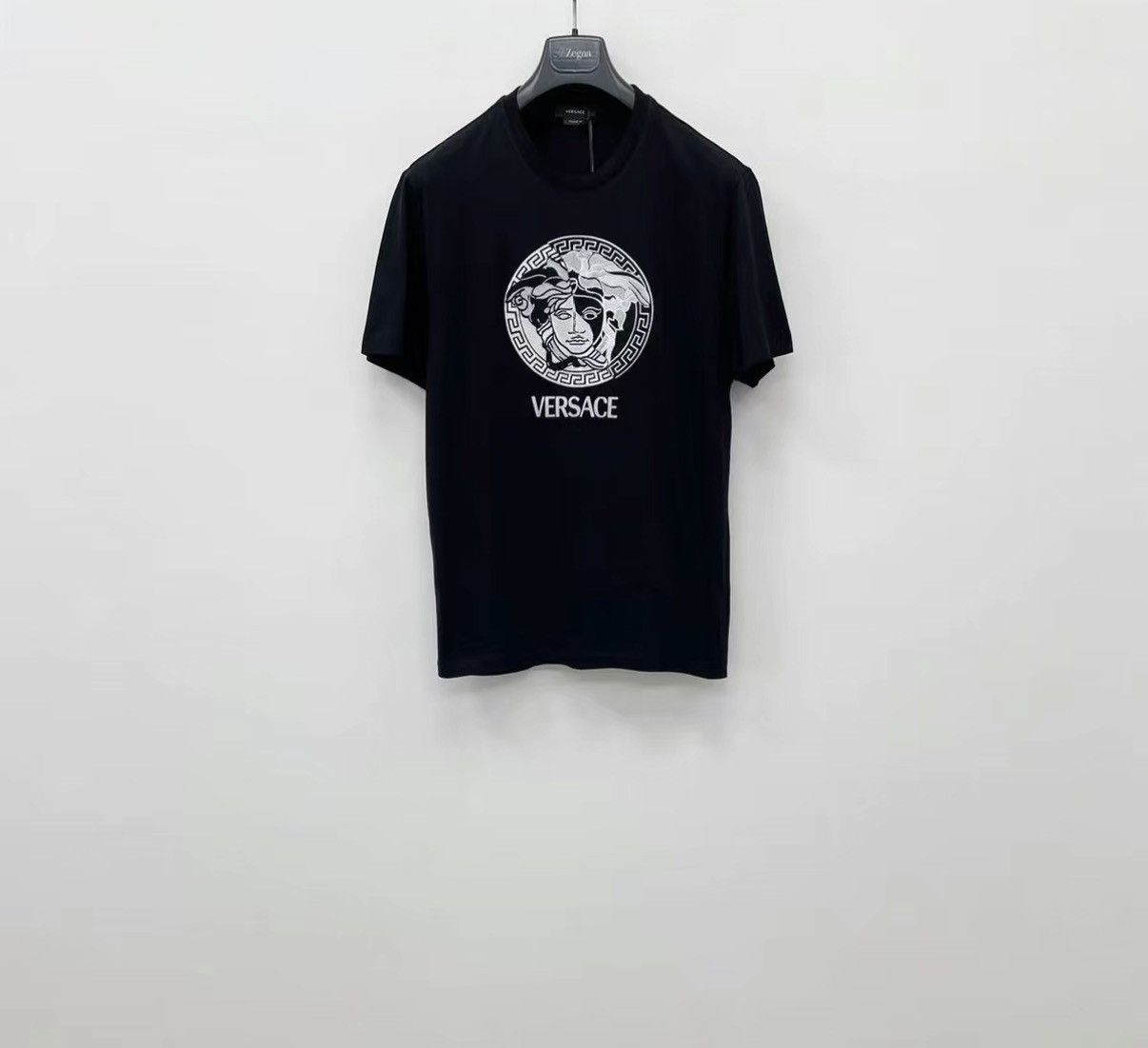 Versace VERSACE Heavy Embroidered Short Sleeve T-shirt J30 Size US XXL / EU 58 / 5 - 1 Thumbnail