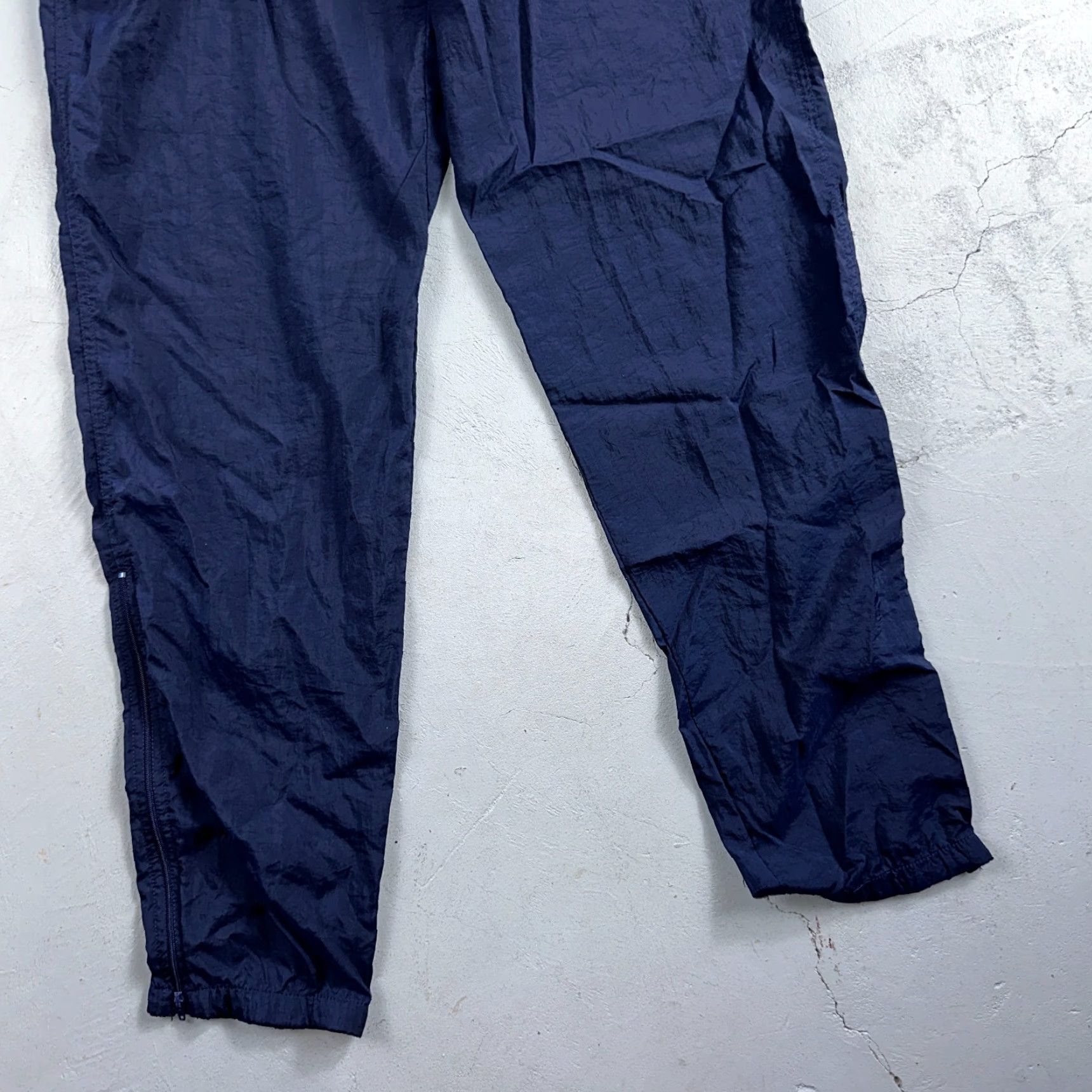 Nike VINTAGE Nike 90s Windbreaker Track Pants Navy S Mens Zip Nylon Unlined Size US 29 - 4 Thumbnail