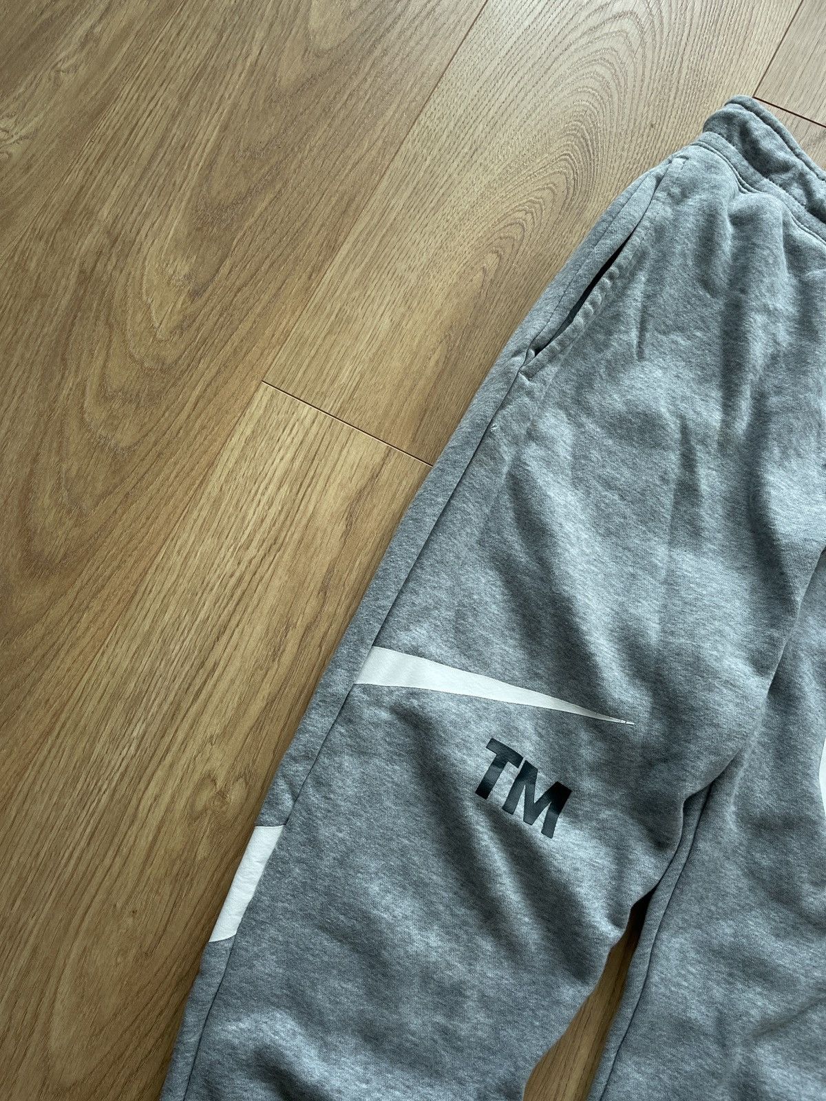 Nike × Vintage Vintage Nike Y2K Swoosh Grey Basic Sweatpants Pants Joggers Size US 30 / EU 46 - 4 Thumbnail