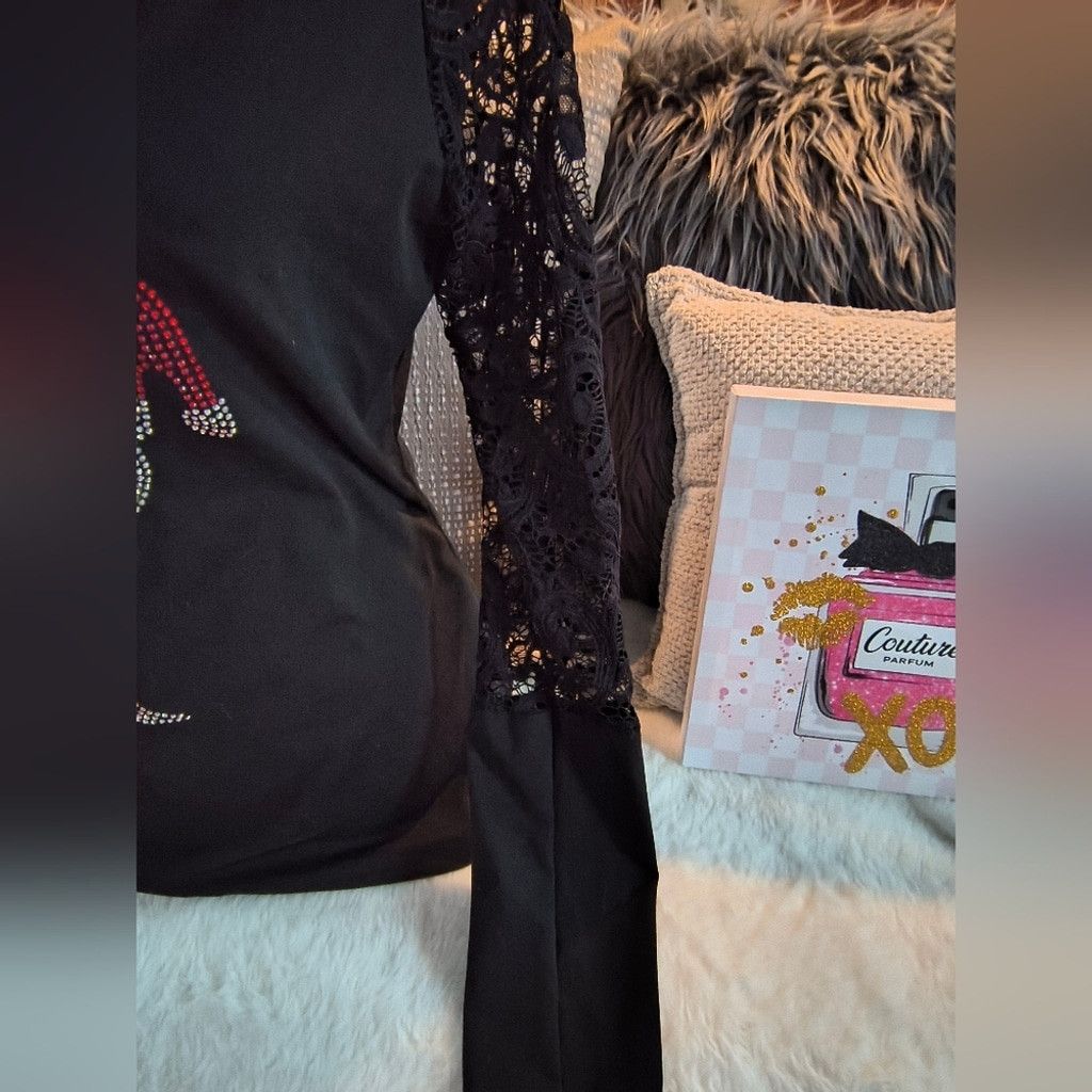 The Unbranded Brand Black Lace Sleeve Top with Wine Glass Design Size S / US 4 / IT 40 - 2 Thumbnail