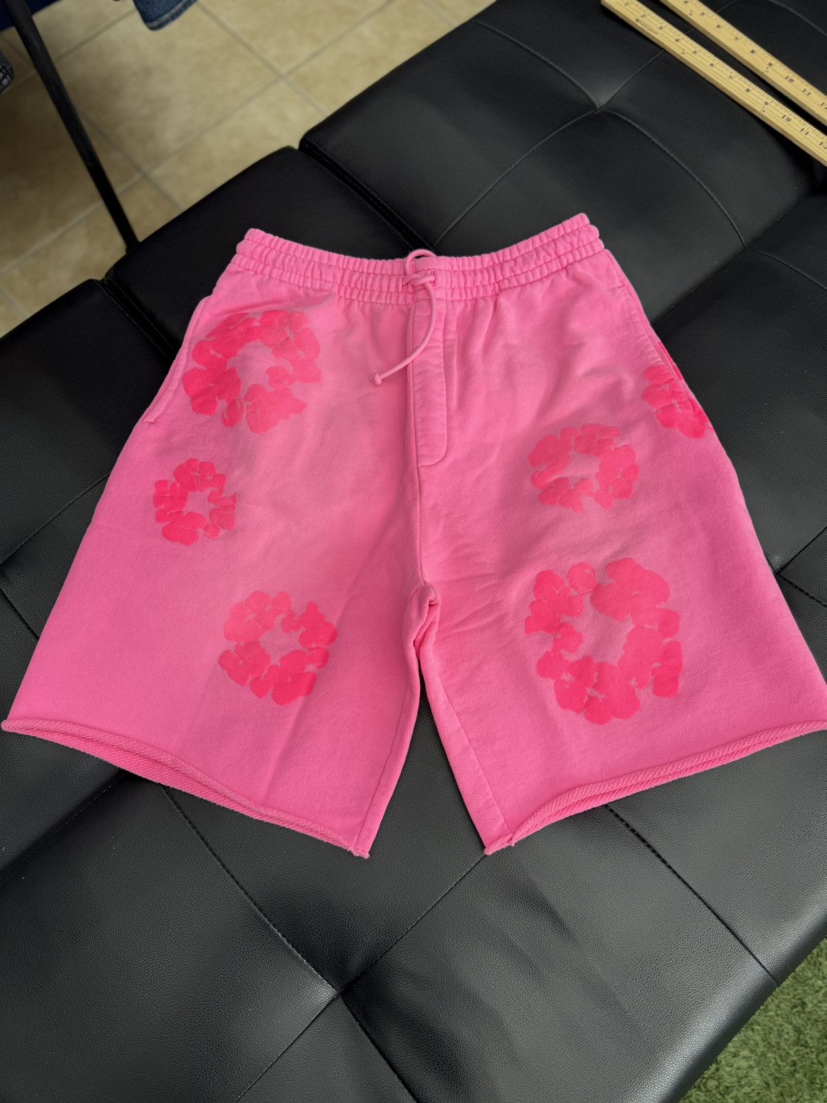 DENIM TEARS Denim Tears 2025 Cotton Wreath Shorts Pink Size Small Size US 29 - 1 Thumbnail