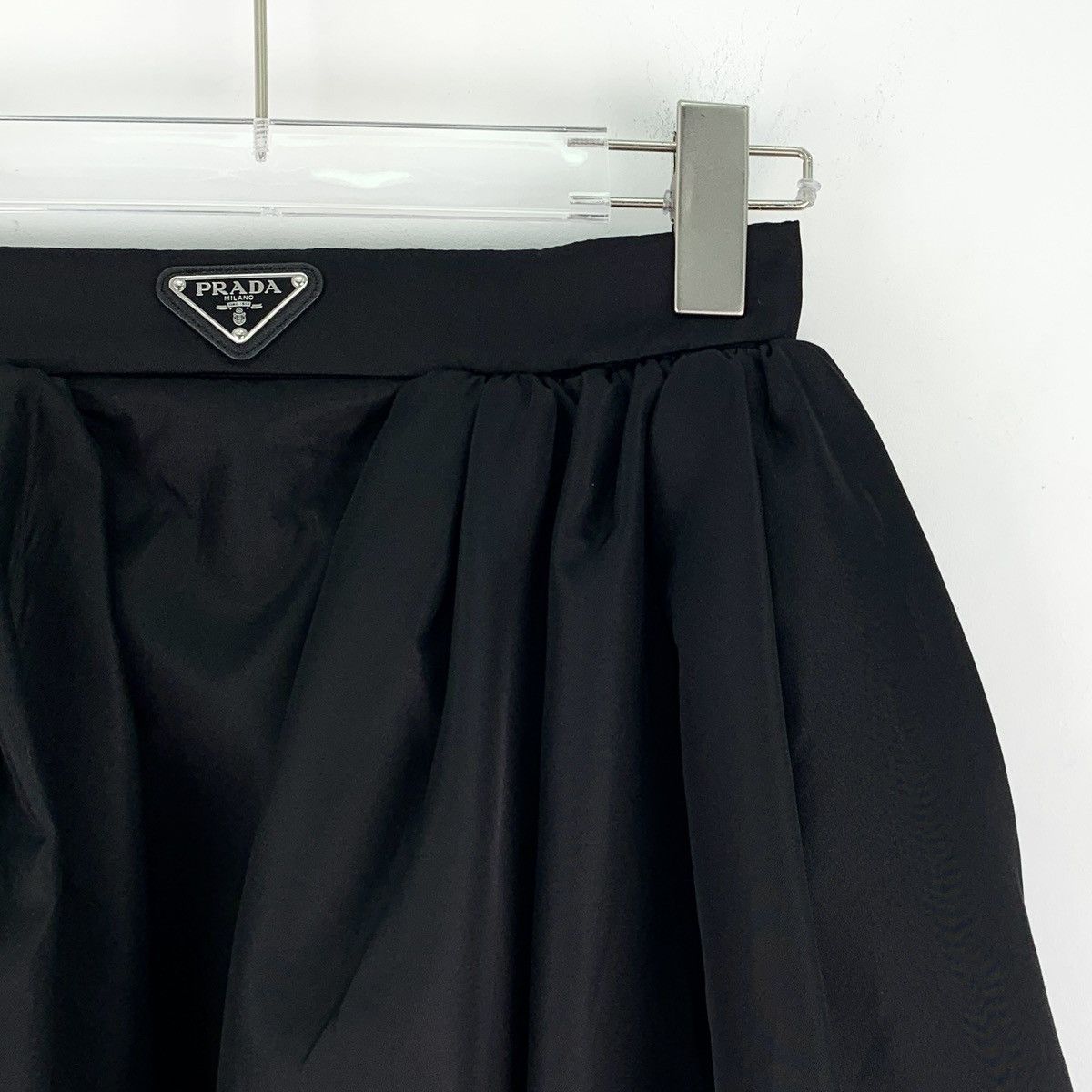Prada Prada Black Triangle Logo Pleated Casual Long Skirt K26WX Size 26" / US 2 / IT 38 - 3 Thumbnail