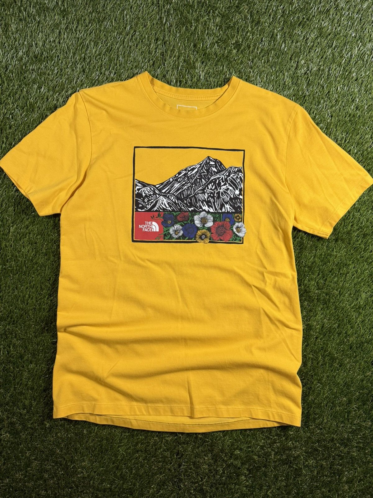 The North Face Vintage Y2k The North Face Nature Floral Mountains Art Tee Size US M / EU 48-50 / 2 - 1 Thumbnail