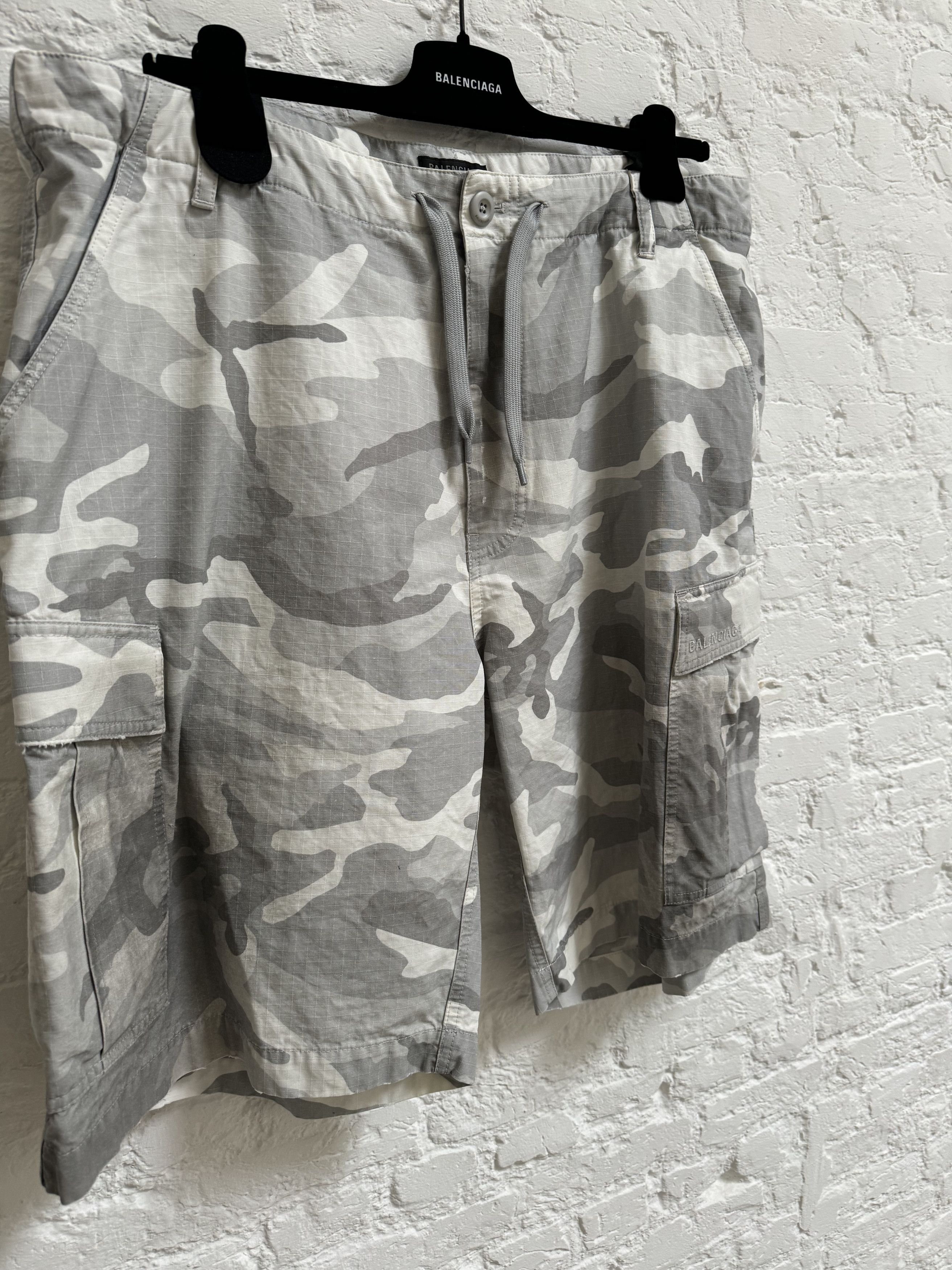 Balenciaga 2000$ Balenciaga Men's Camo Cargo Shorts Light Grey Size US 36 / EU 52 - 2 Thumbnail