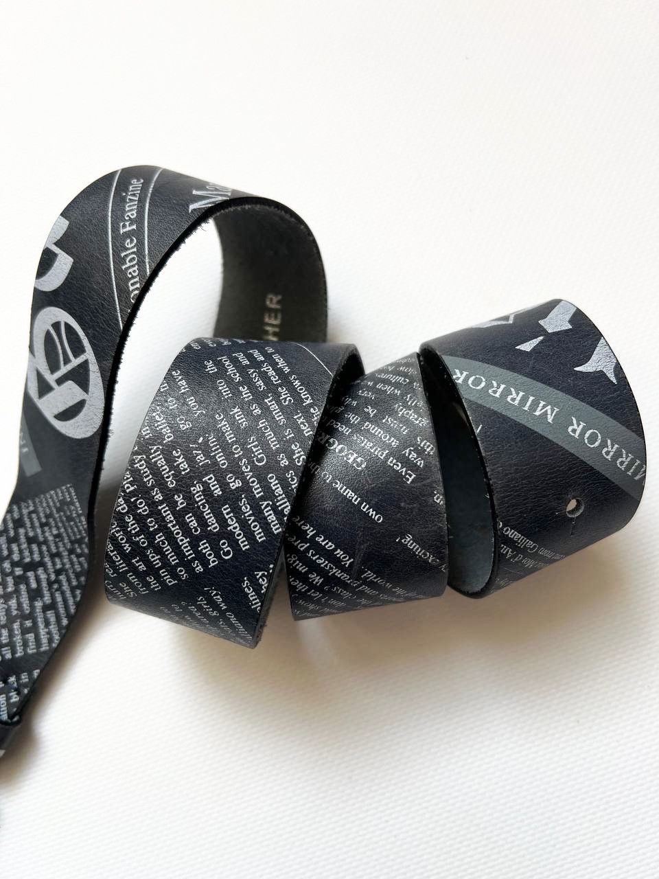 John Galliano Rare Galliano newspaper print logo gazette leather belt Size ONE SIZE - 2 Thumbnail