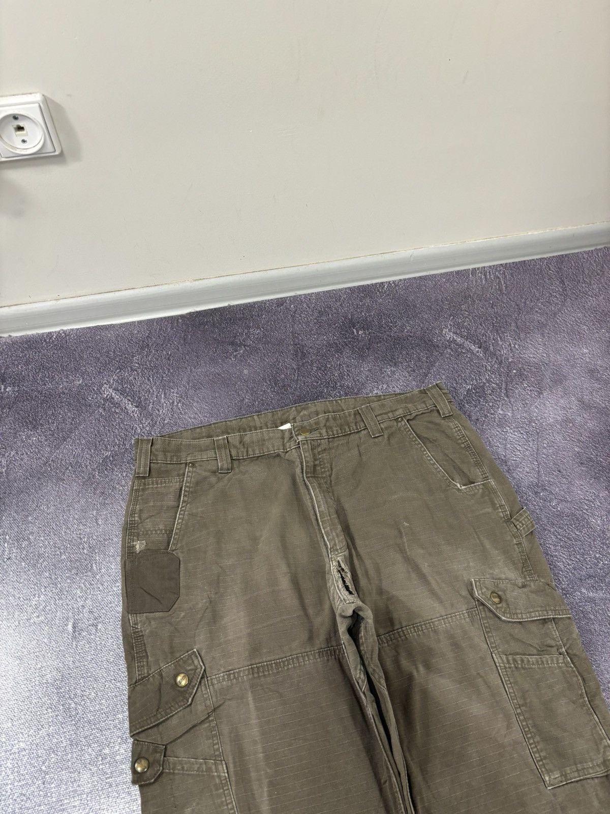 Carhartt Vintage Carhartt Y2K Khaki Workwear Hype Baggy Cargo Pants Size US 40 / EU 56 - 14 Thumbnail