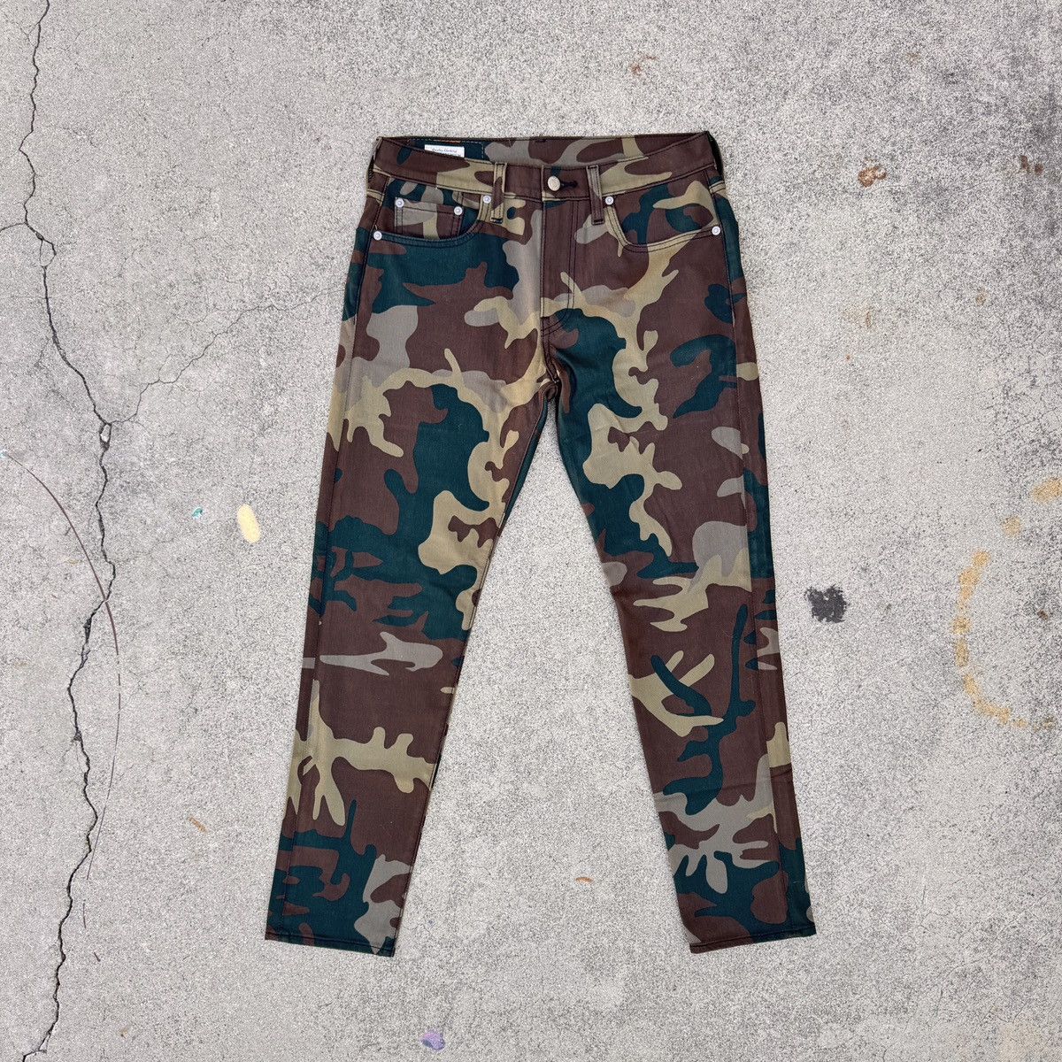 Levi's Camo Print Slim-Fit Denim Jeans Size US 29 - 1 Thumbnail