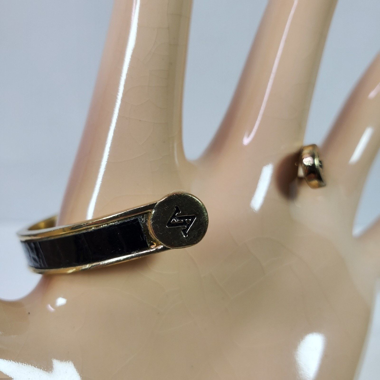 The Unbranded Brand Casual Career Cuff Bracelet Gold Tone w/ Black NOS Size ONE SIZE - 1 Thumbnail