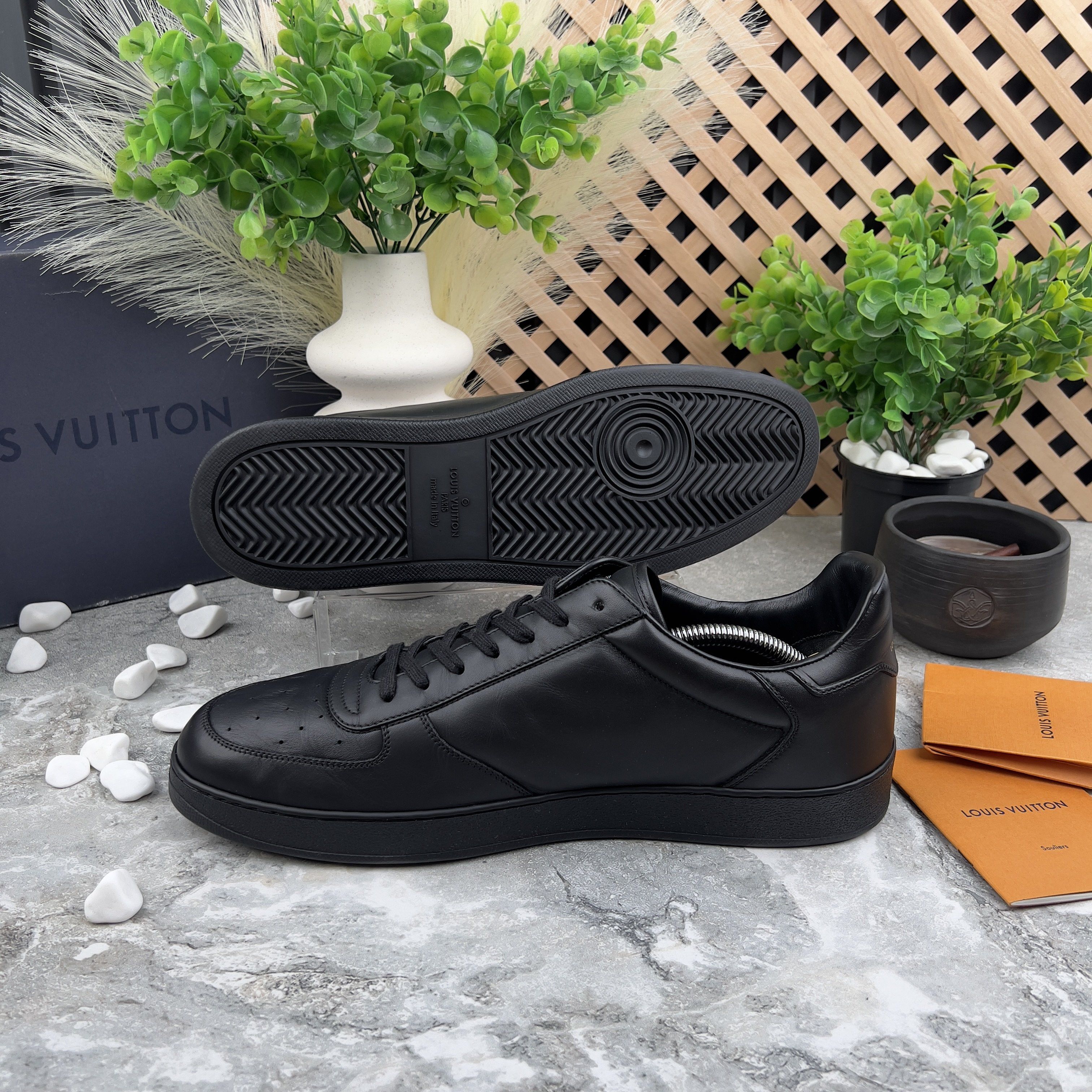 Louis Vuitton Authentic Louis Vuitton Rivoli Sneakers Leather Size US 11.5 / EU 44-45 - 9 Thumbnail