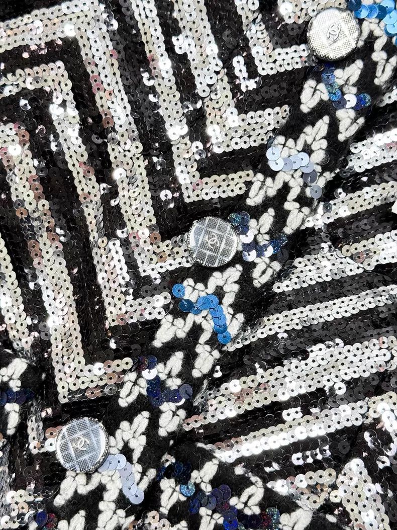 Chanel Chanel Thick tweed full sequin embroidery v-pattern wavy c Size XXS / US 00 / IT 34 - 4 Thumbnail