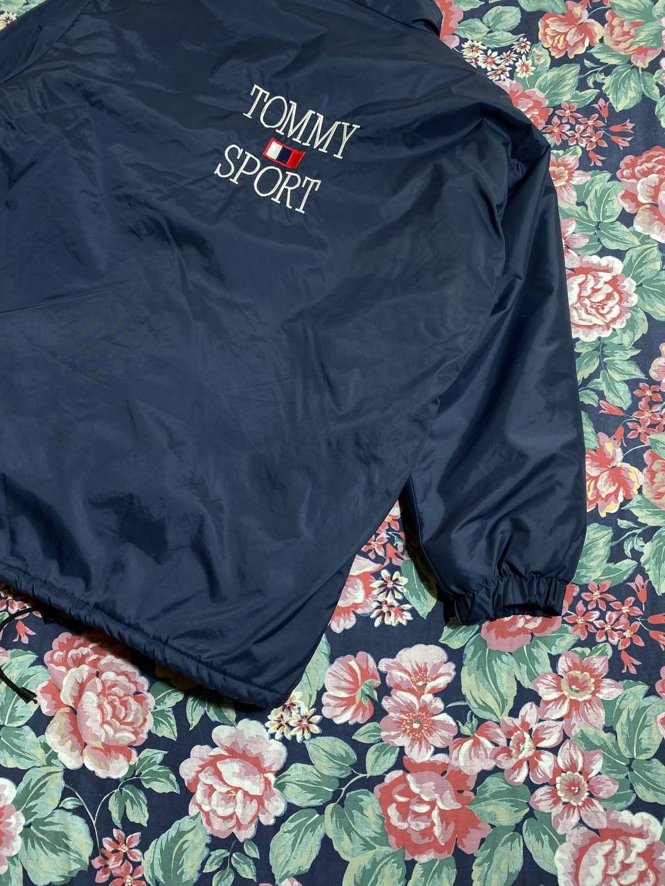 Tommy Hilfiger Vintage Tommy Hilfiger Windbreaker Jacket Size US L / EU 52-54 / 3 - 7 Thumbnail