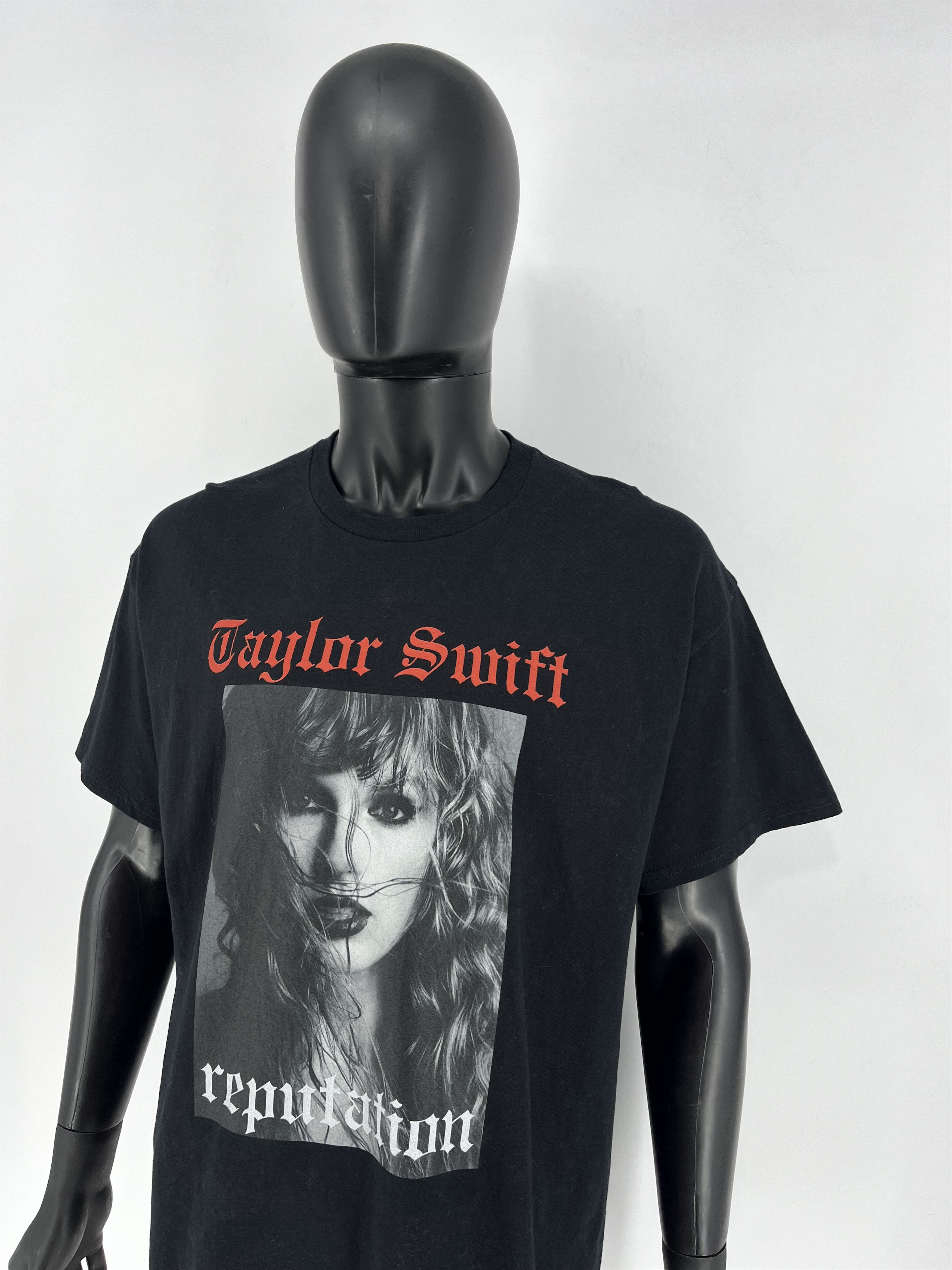 Band Tees Taylor Swift Reputation Stadium Tour T-Shirt Size XLarge Size US XL / EU 56 / 4 - 4 Thumbnail