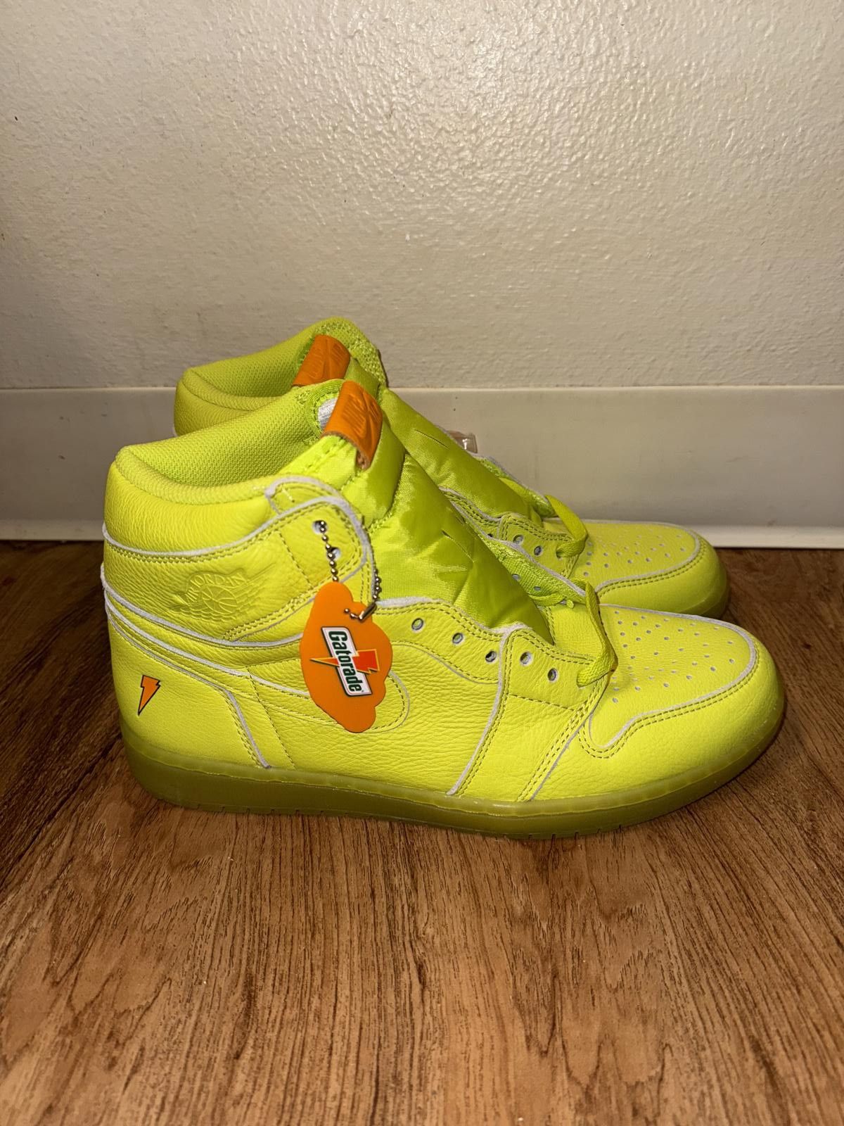 Nike Jordan 1 Retro High Gatorade Cyber Size US 10.5 / EU 43-44 - 1 Thumbnail