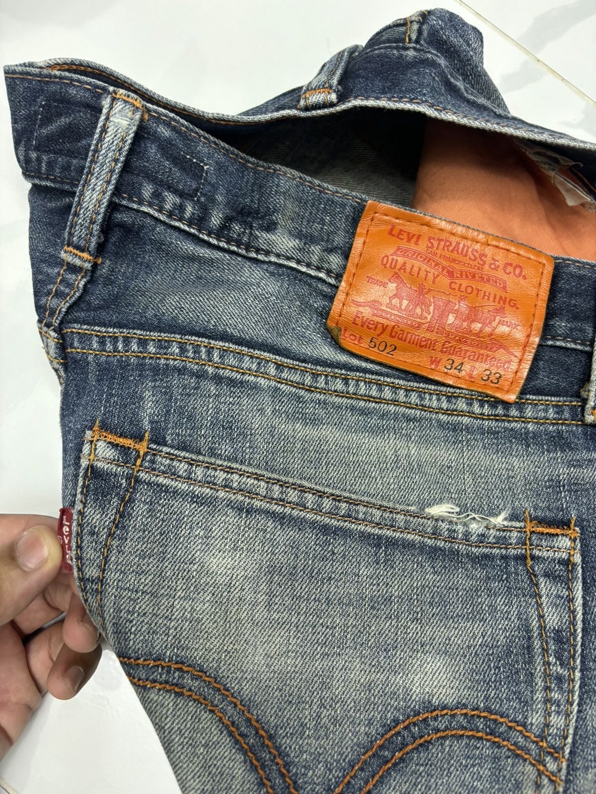 Levi's VINTAGE LEVIS 502 CLASSIC DISTRESSED DENIM JEANS Size US 35 - 10 Thumbnail