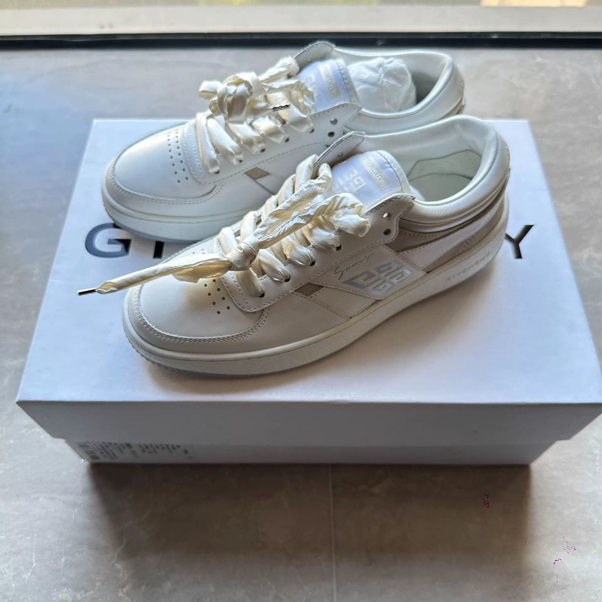 Givenchy Givenchy White Designer Casual Size S / US 4 / IT 40 - 1 Thumbnail