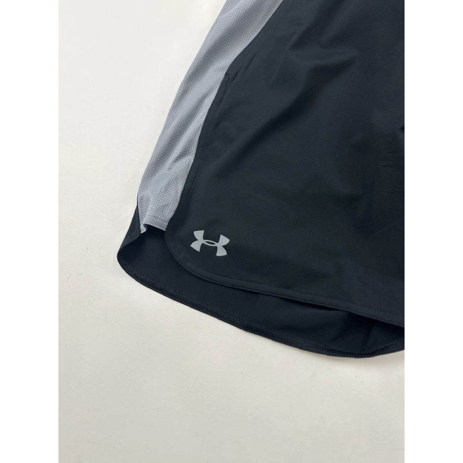 Under Armour Under Armour Shorts Women’s S Black Athletic Gym & Training Running Cross Training Sample NWT Size 28" / US 6 / IT 42 - 3 Thumbnail