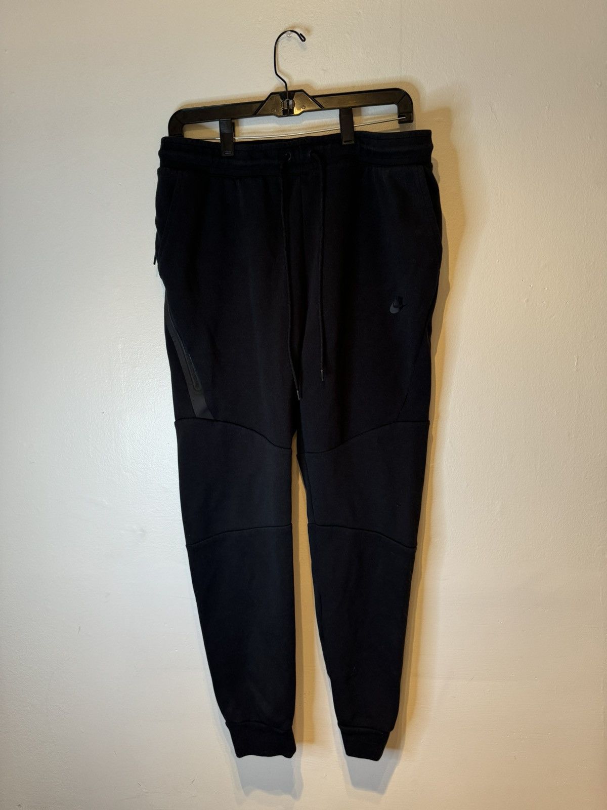Nike Nike Joggers Men Size Large Tech Fleece Slim Fit Black Size US 39 - 1 Thumbnail