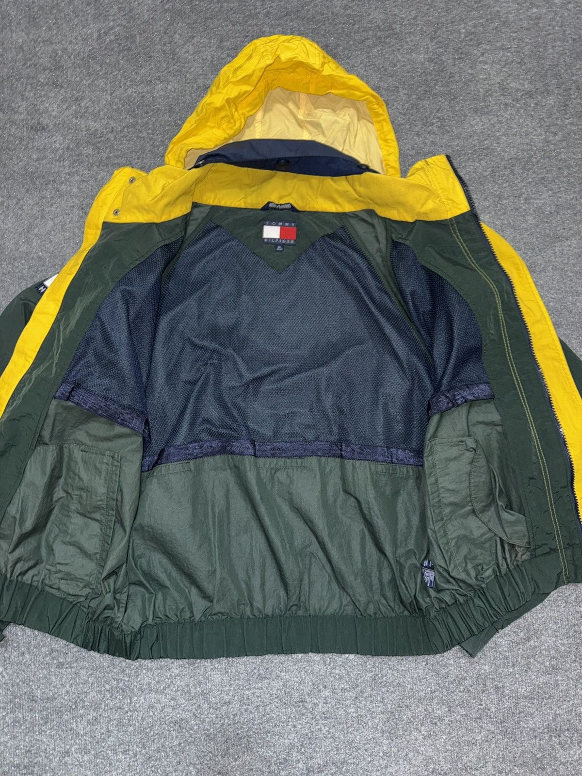 Tommy Hilfiger Vintage Tommy Hilfiger Spellout Windbreaker Jacket Size US XL / EU 56 / 4 - 8 Thumbnail