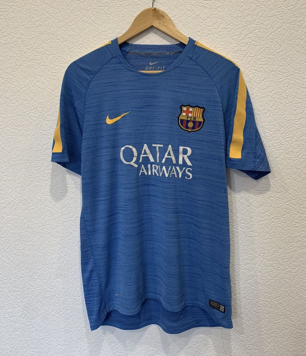 Nike BARCELONA NIKE TRAINING KIT SOCCER JERSEY FOOTBALL Size US L / EU 52-54 / 3 - 1 Thumbnail