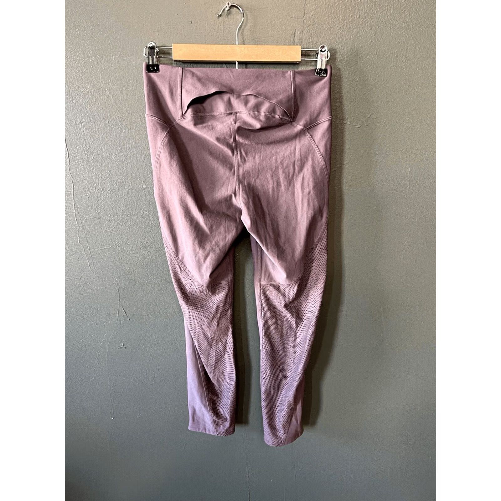 Under Armour Under Armour Womens Leggings Purple Cropped Athletic Size M Medium Size 32" / US 10 / IT 46 - 2 Thumbnail