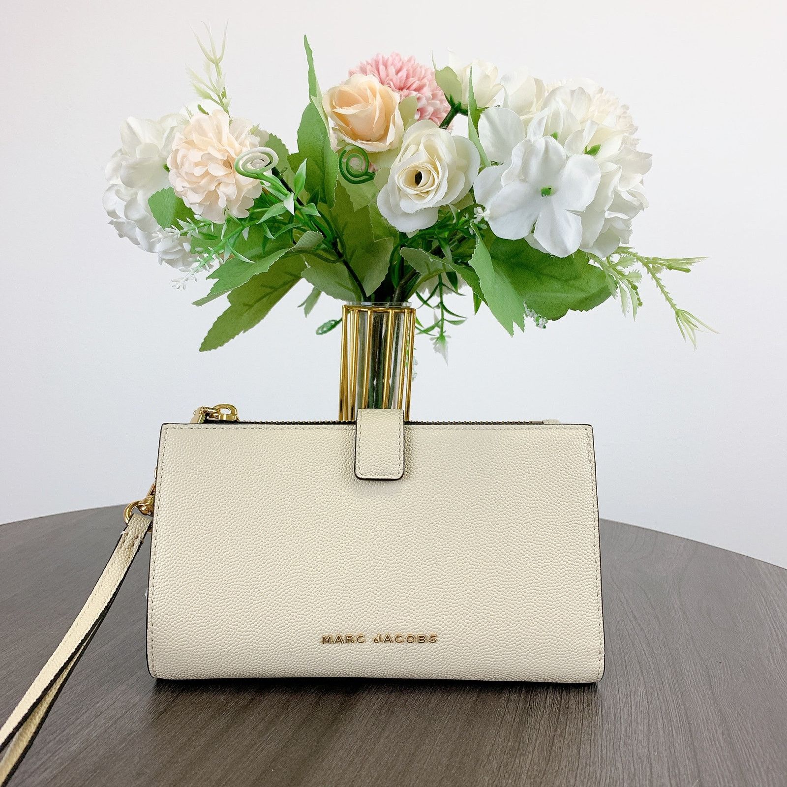 Marc Jacobs Marc Jacobs S107M06RE22-102 BRB Phone Wristlet Marchmallow Size ONE SIZE - 1 Thumbnail