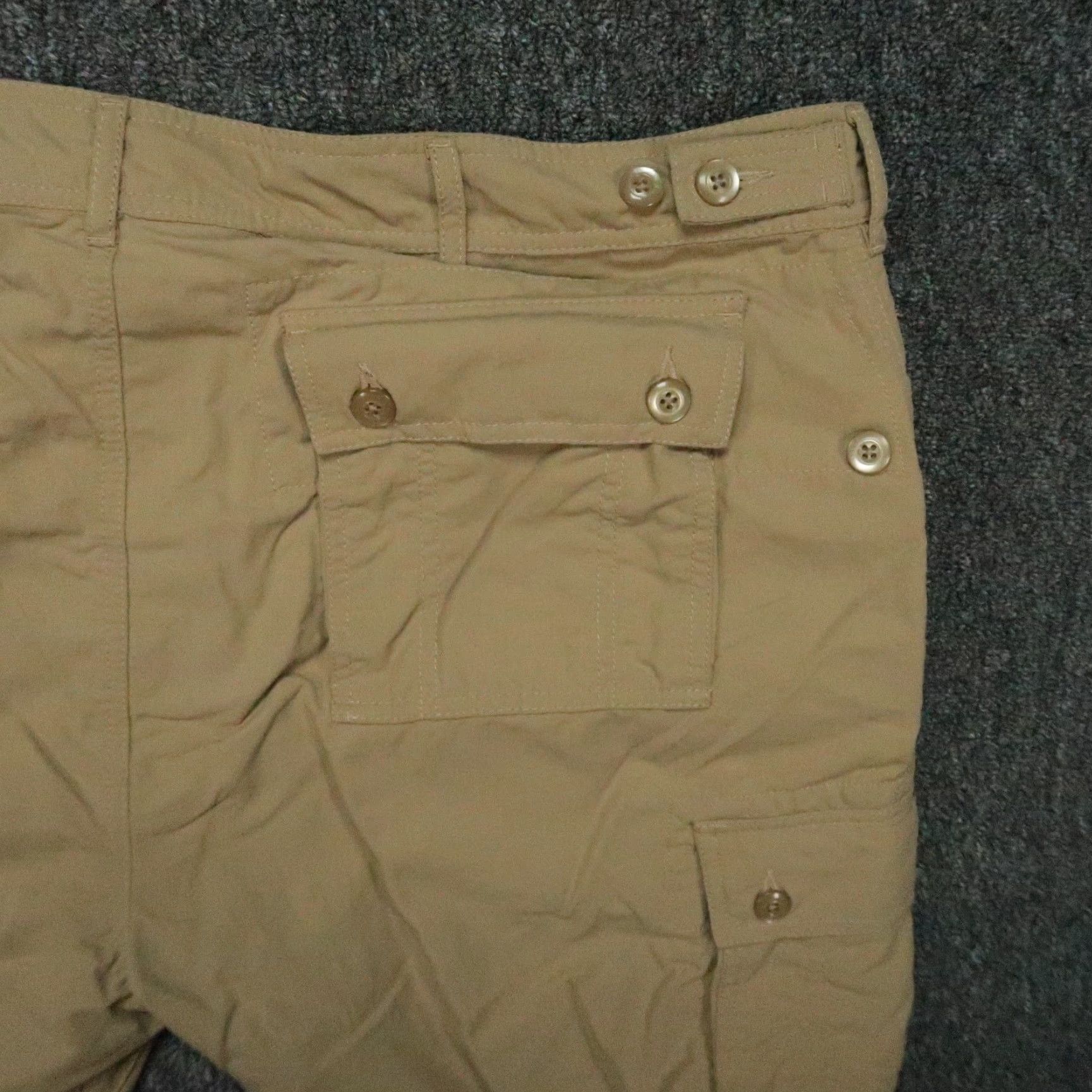 Vintage Clothing Arts Pants Men 40x32 Khaki Tan Cargo Pockets Zip Flat Front Nylon Beigish 40x32 Regular Mens Size US 40 / EU 56 - 7 Thumbnail