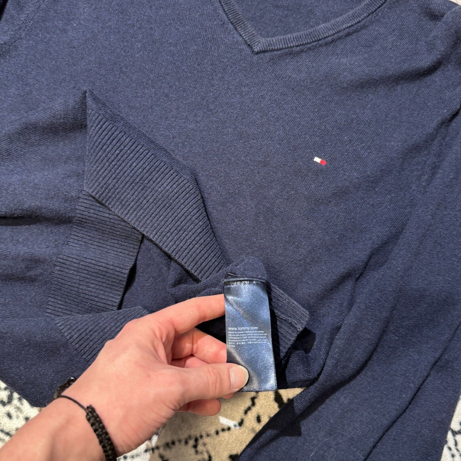 Tommy Hilfiger × Vintage Vintage Tommy Hilfiger Navy Blue Cotton Crewneck Size L Size US L / EU 52-54 / 3 - 9 Thumbnail