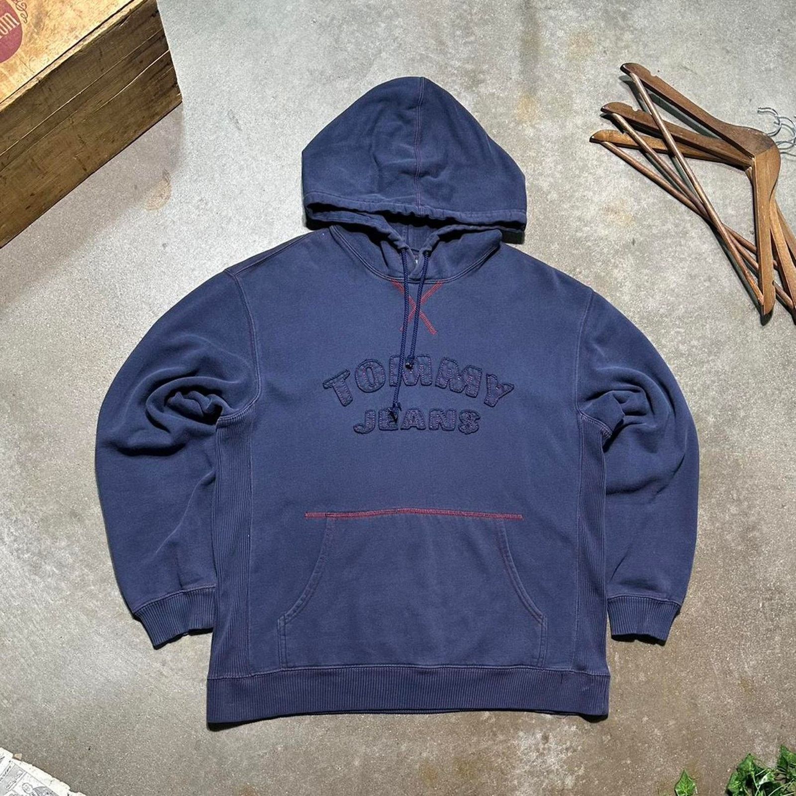 Tommy Hilfiger Tommy Hilfiger Jeans Hoodie Spell-Out Skater Sweatshirt Size US L / EU 52-54 / 3 - 1 Thumbnail