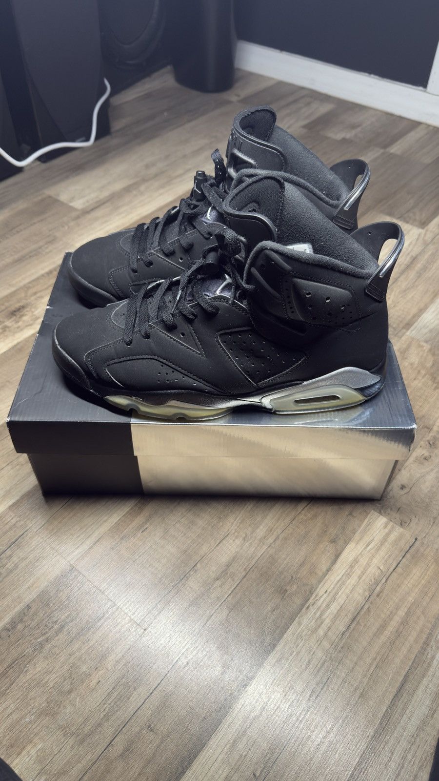 Jordan Brand AIR JORDAN 6 RETRO BLACK/METALLIC Size US 10.5 / EU 43-44 - 1 Thumbnail