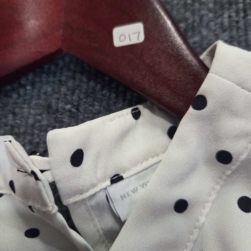 NBDN Nobrandedon NY and Company Polka Dot Ruffle Blouse size Small Size XS / US 0-2 / IT 36-38 - 5 Thumbnail