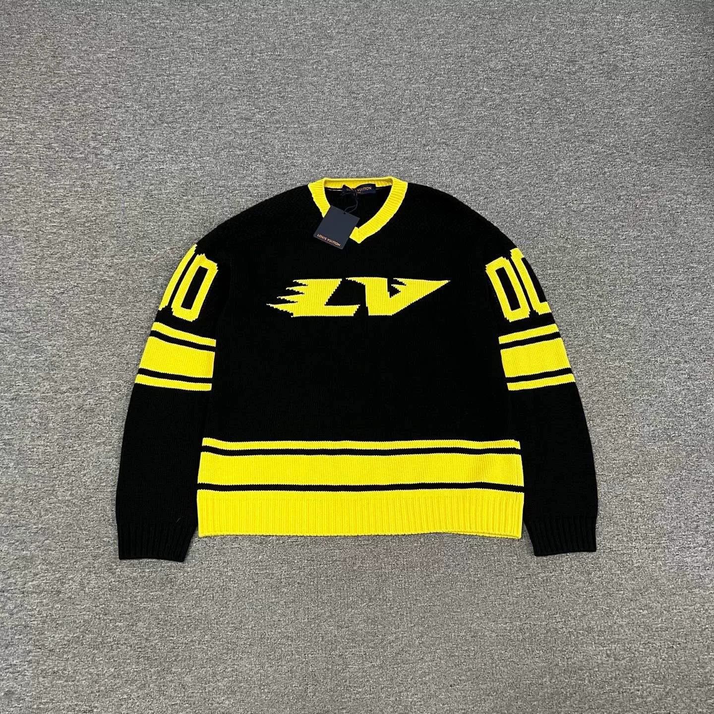 Louis Vuitton Louis Vuitton LV00 Racing Logo Sweater Size US M / EU 48-50 / 2 - 1 Thumbnail