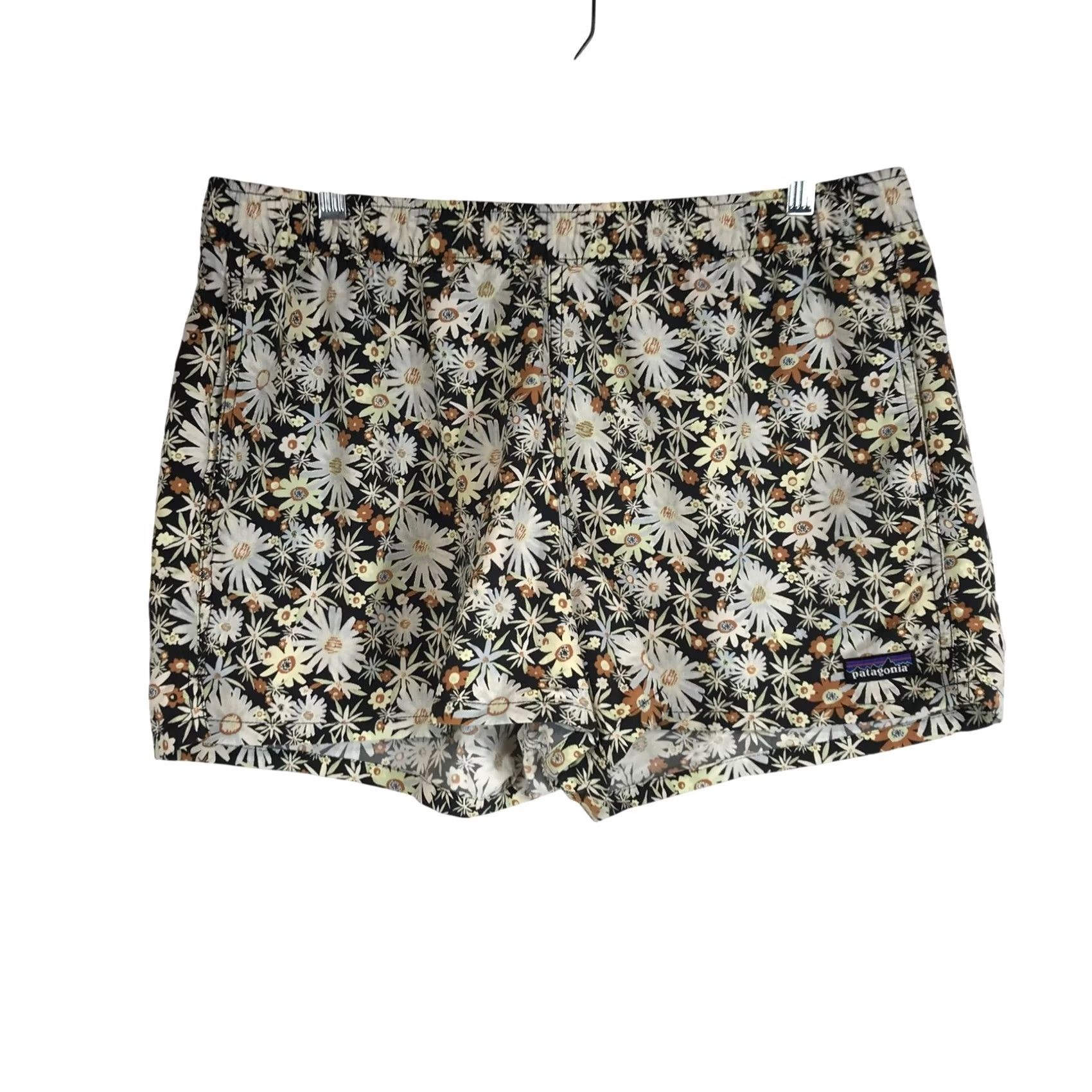 Patagonia Patagonia Women's Bermuda Shorts Black Daisy Floral Print Elastic Waist M/L Casual Beach Size 32" / US 10 / IT 46 - 2 Thumbnail