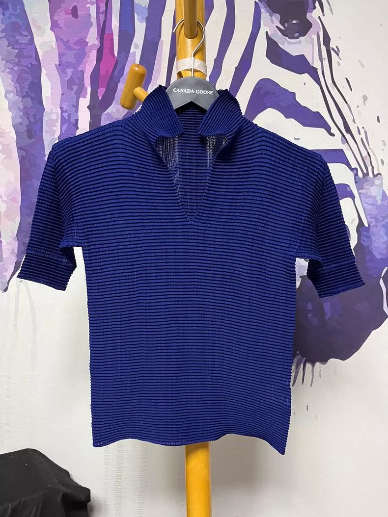Issey Miyake Issey Miyake size:2 A half-sleeved T-shirt with a deep blu Size S / US 4 / IT 40 - 1 Thumbnail
