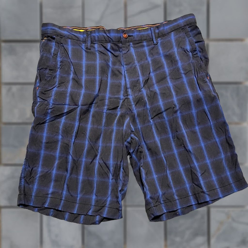 Tommy Bahama Tommy Bahama Shorts Mens 36 Blue Relax Plaid Nylon Performance Size US 36 / EU 52 - 1 Thumbnail