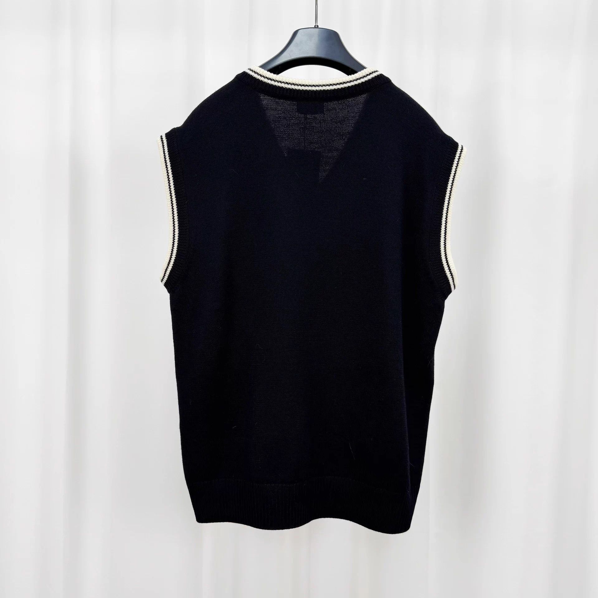Celine Celine 25ss Triomphe Embroidered Wool KnitVest M NWT Size US M / EU 48-50 / 2 - 2 Thumbnail