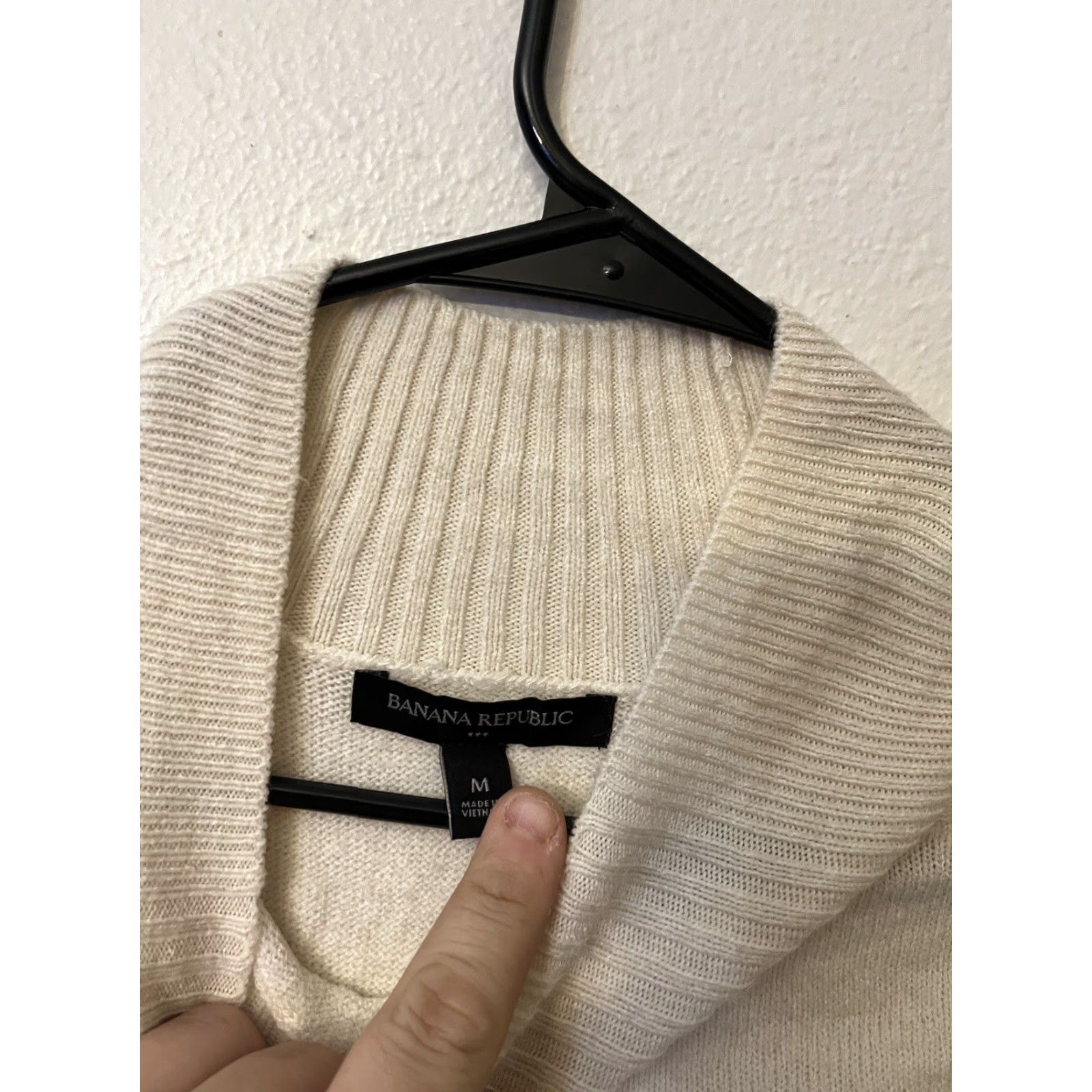 Banana Republic VINTAGE Banana Republic Cream Acrylic Nylon Blend Mock Neck Sweater Women's Size M All Seasons Pullover Size M / US 6-8 / IT 42-44 - 3 Thumbnail