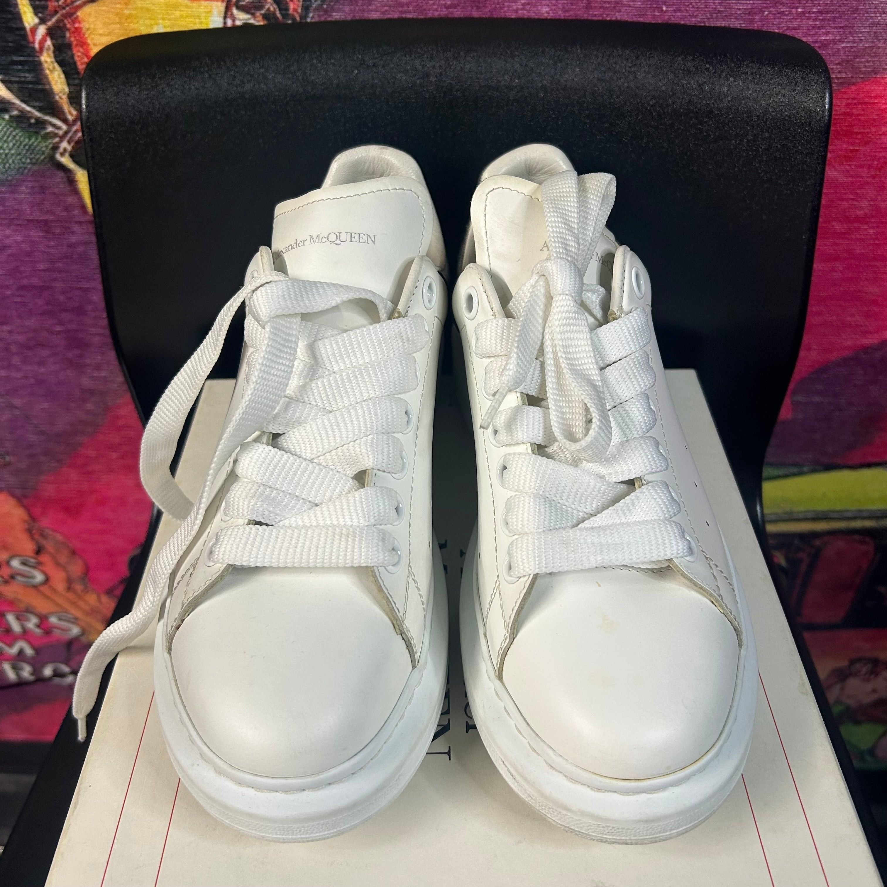 Alexander McQueen Alexander McQueen Oversized Sneakers White Silver Size 39.5 Size US 6.5 / EU 39-40 - 4 Thumbnail