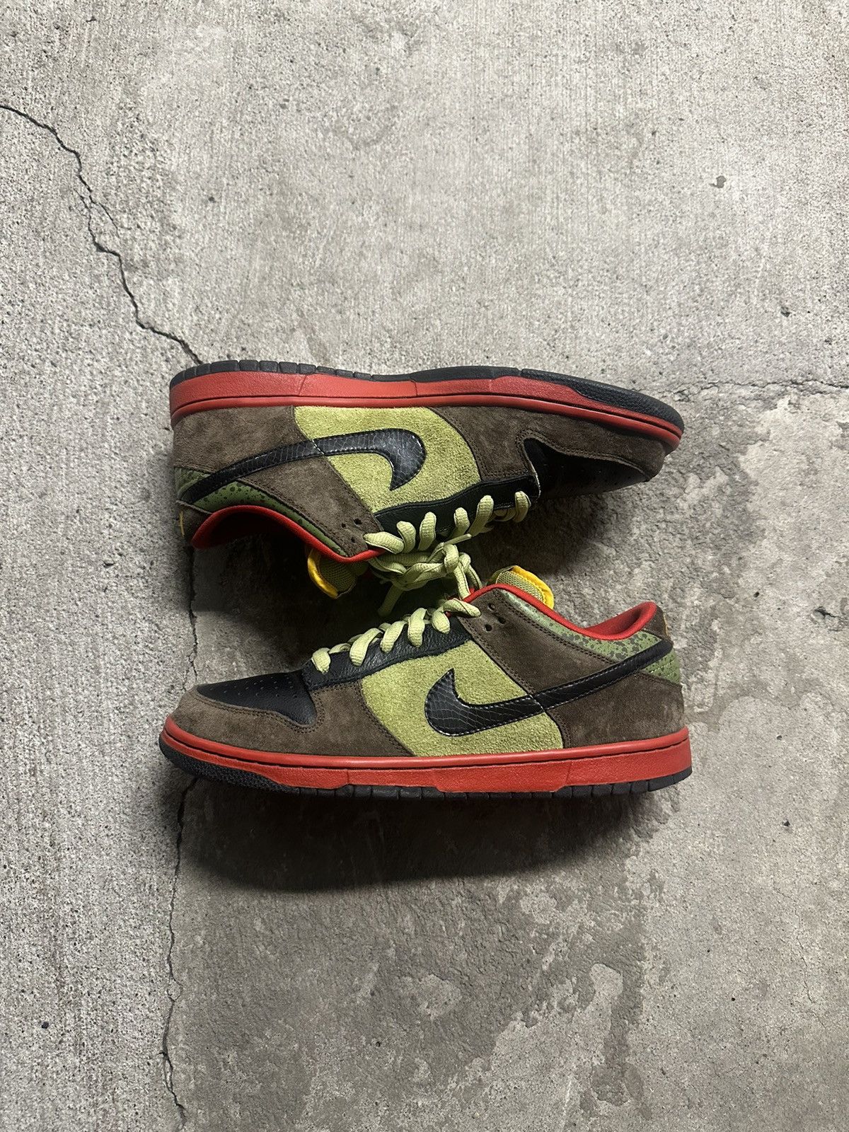 Nike 2009 Nike SB Dunk Low “Asparagus” Size US 11.5 / EU 44-45 - 1 Thumbnail
