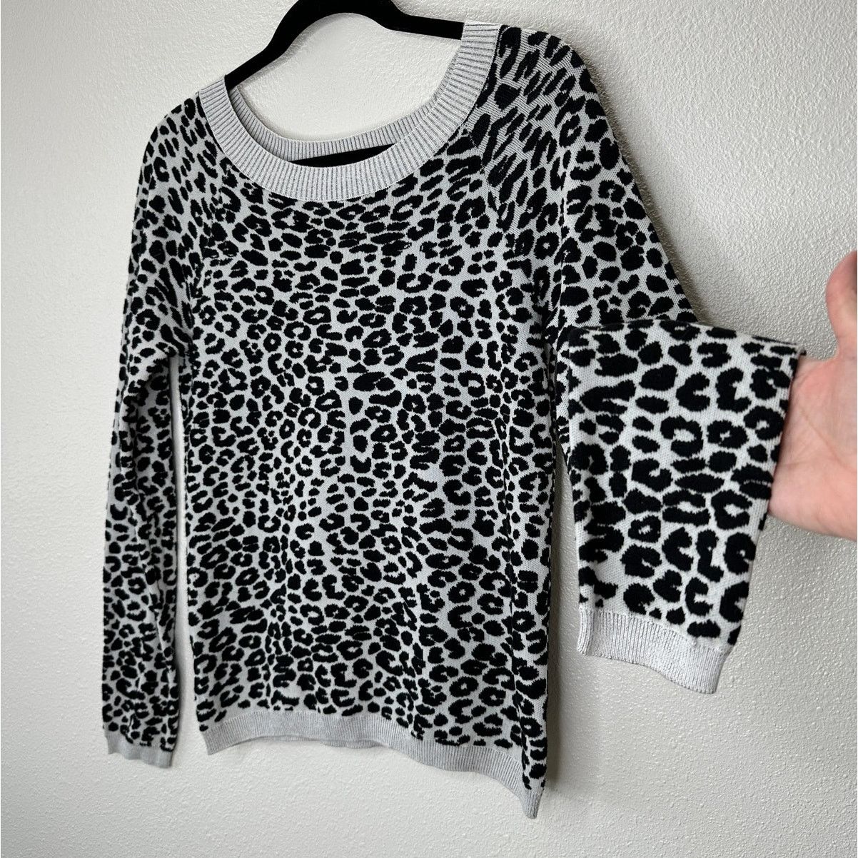 Express Express Black & Gray Leopard Print Boat neck Thin Sweater M Size M / US 6-8 / IT 42-44 - 1 Thumbnail