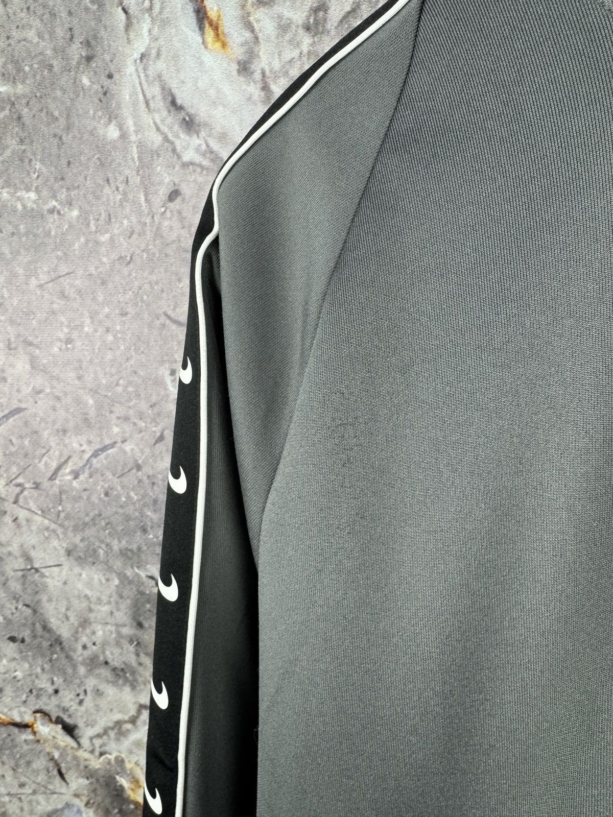 Nike Nike Repeat Swoosh Full Zip Hoodie Grey Black Track Jacket Size US M / EU 48-50 / 2 - 7 Thumbnail